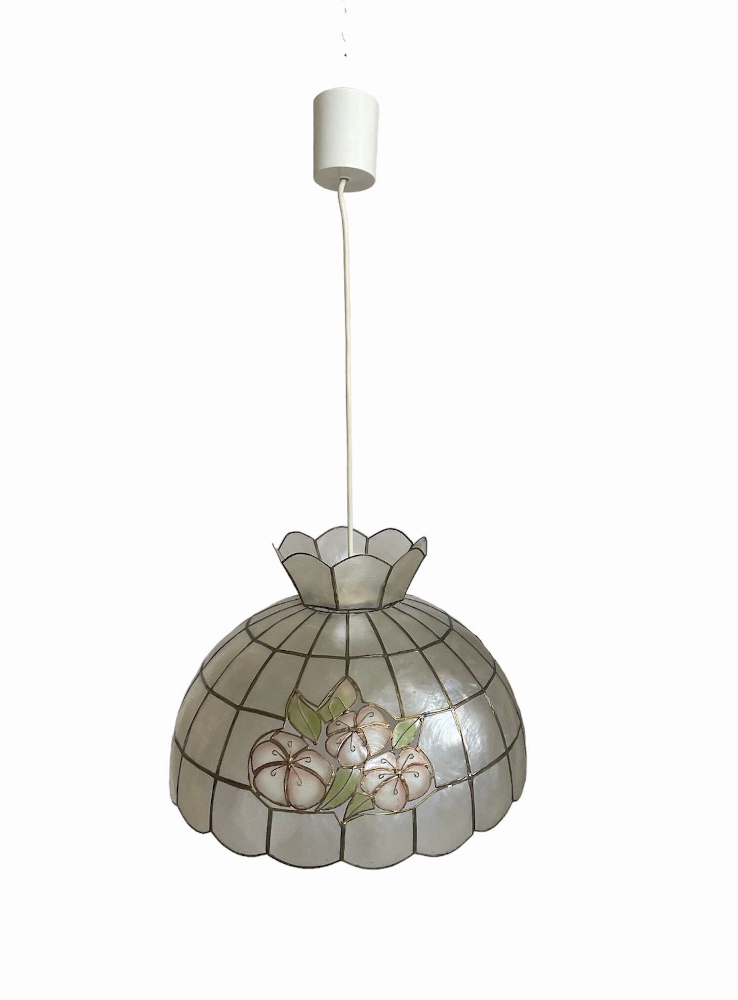 Mother-of-pearl pendant light
