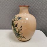 Italian vase from the 70s, in a delicate pink color with floral decoration.