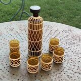 Service a porto ou a aperitif compose d'une carafe et de 6 verres, en verre de couleur ocre et rotin