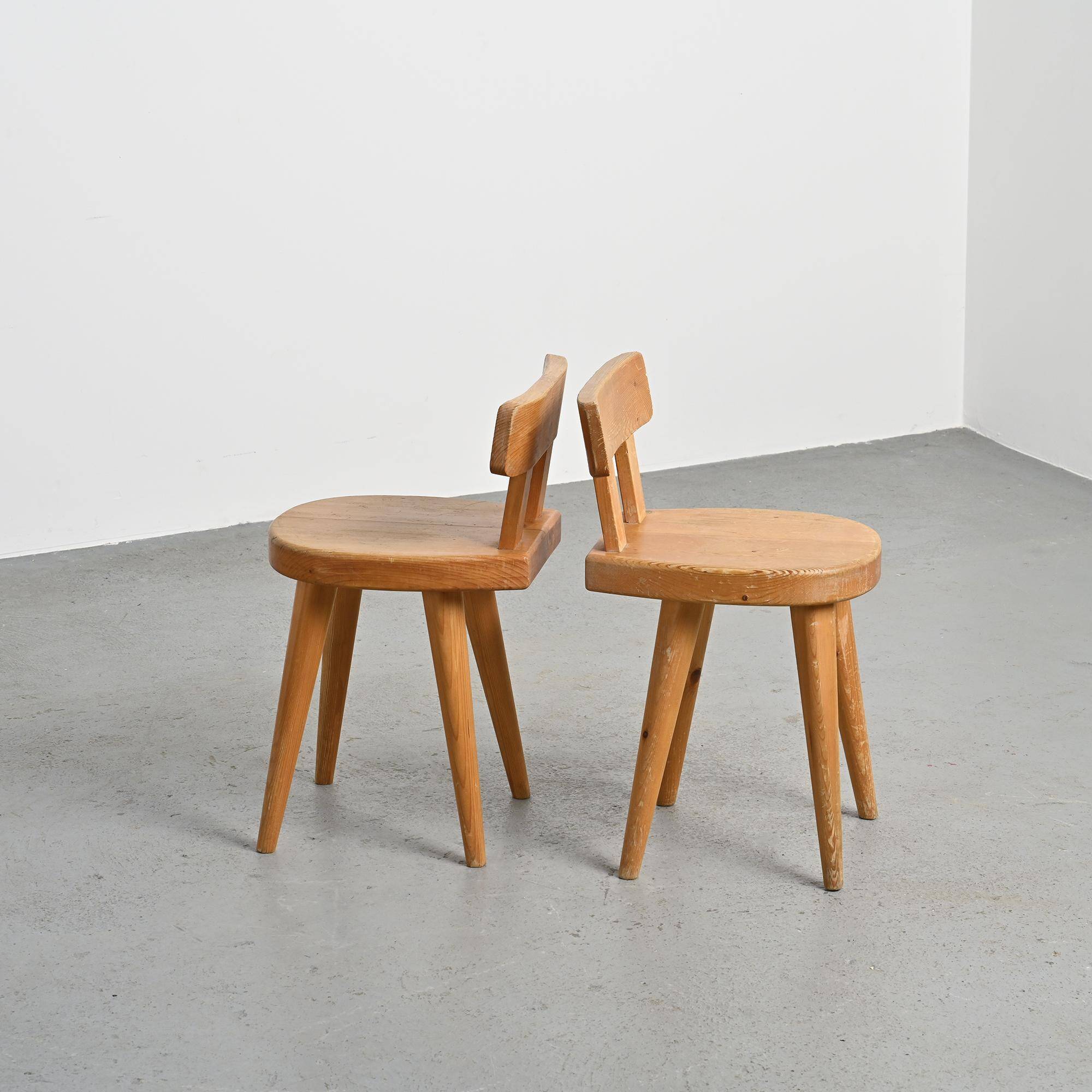 Pair of pine chairs by Christian Durupt, Méribel 1960