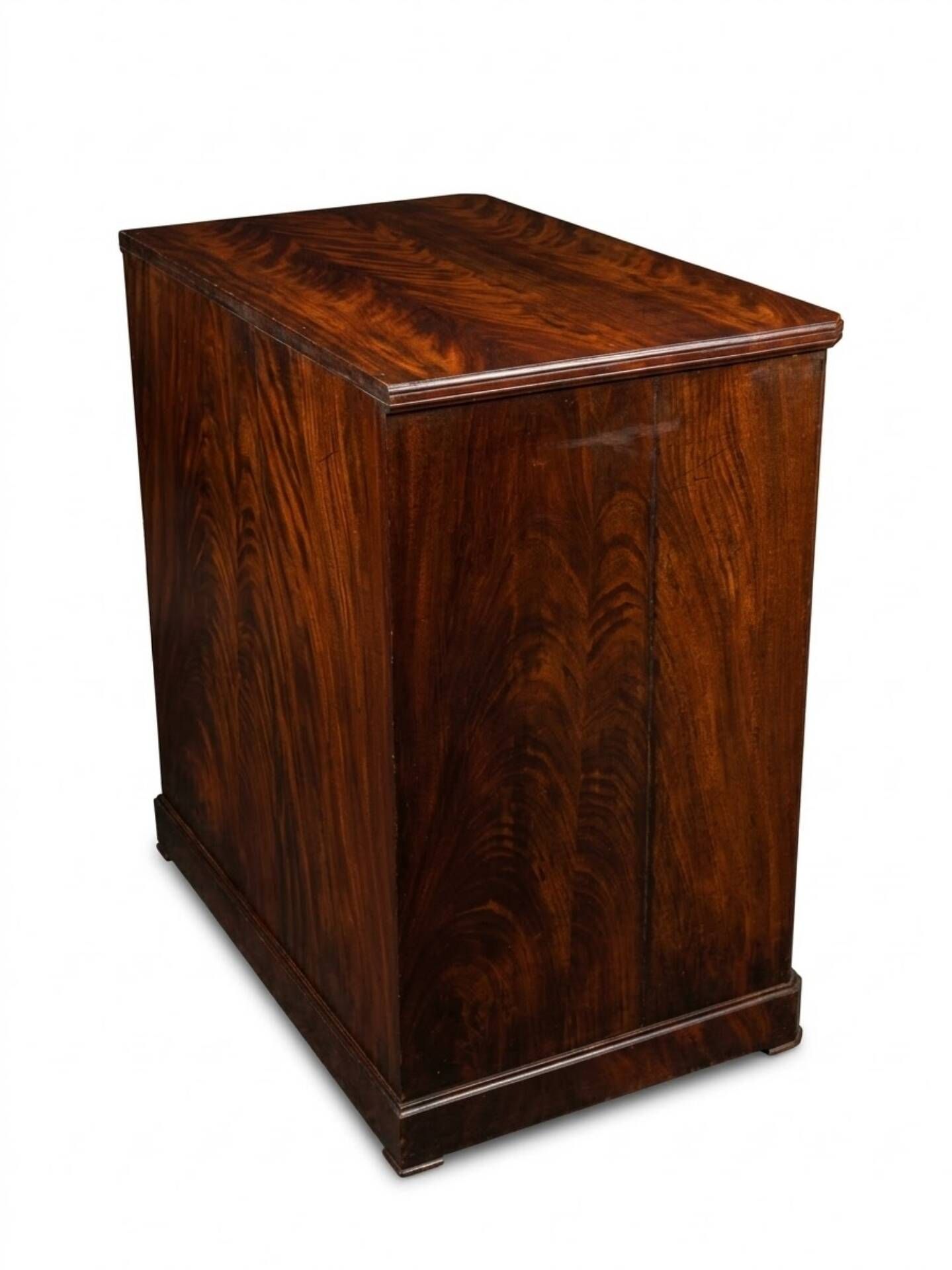 Mahogany chest of drawers