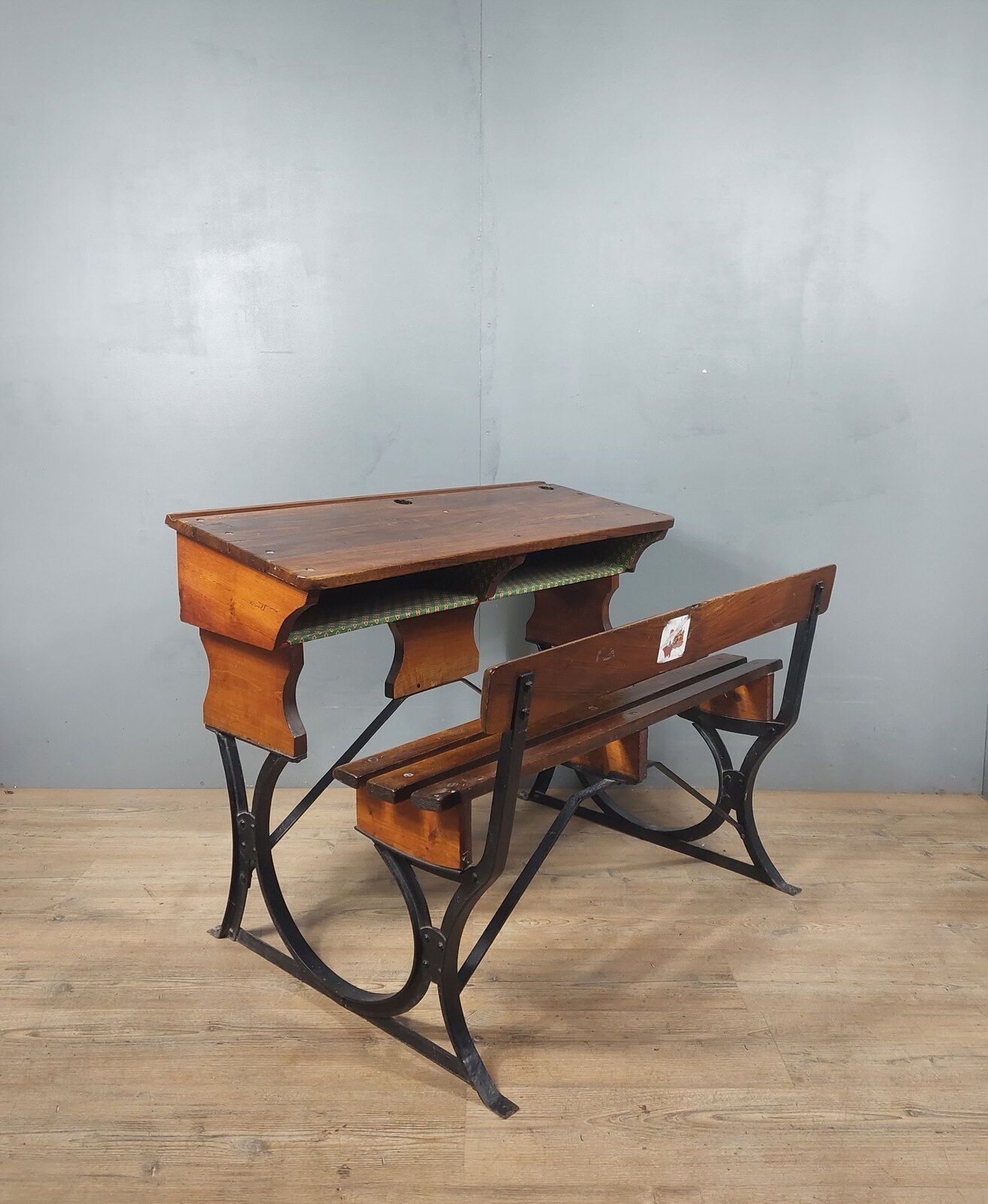 Double school desk called “lectern”