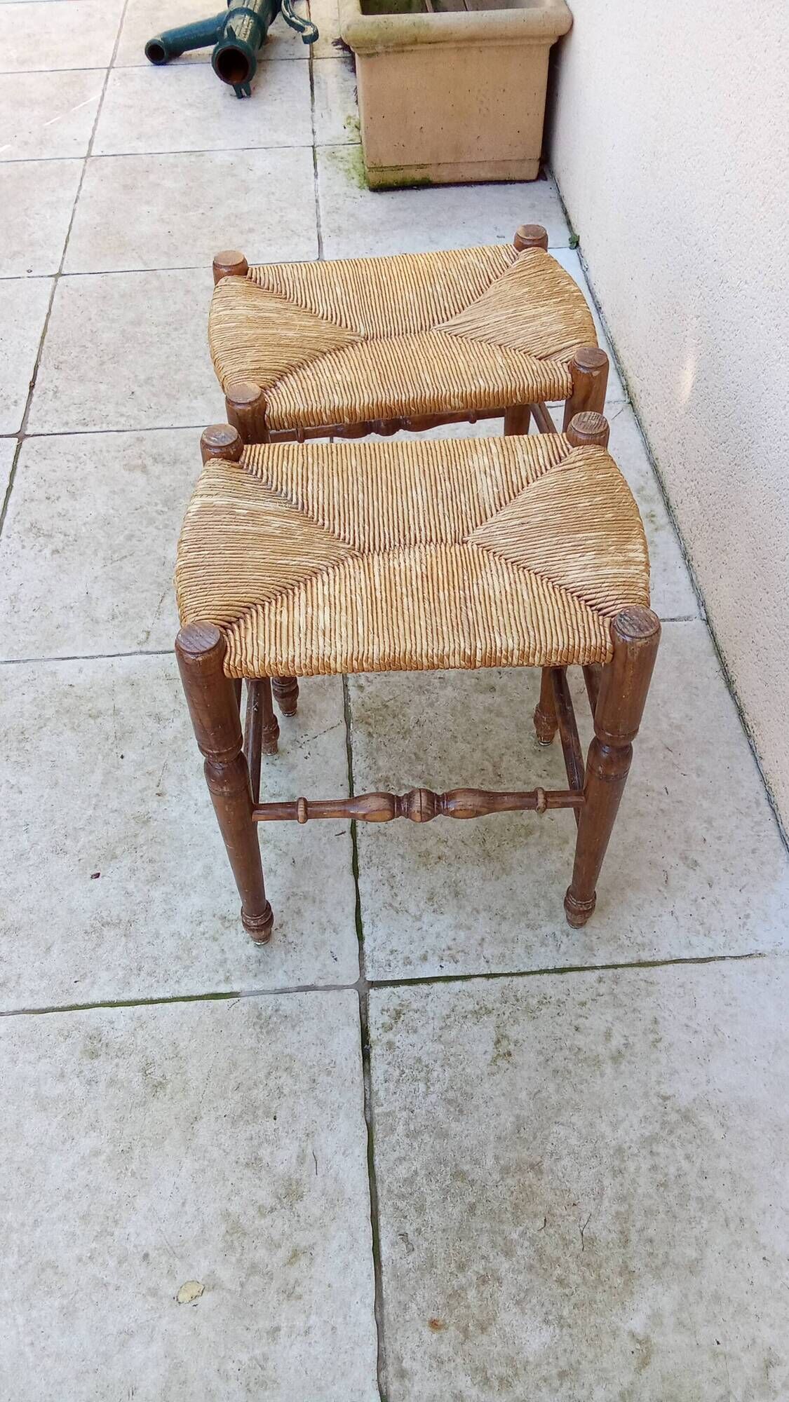 Pair of vintage wooden and straw stools from the 1950s, rectangular.