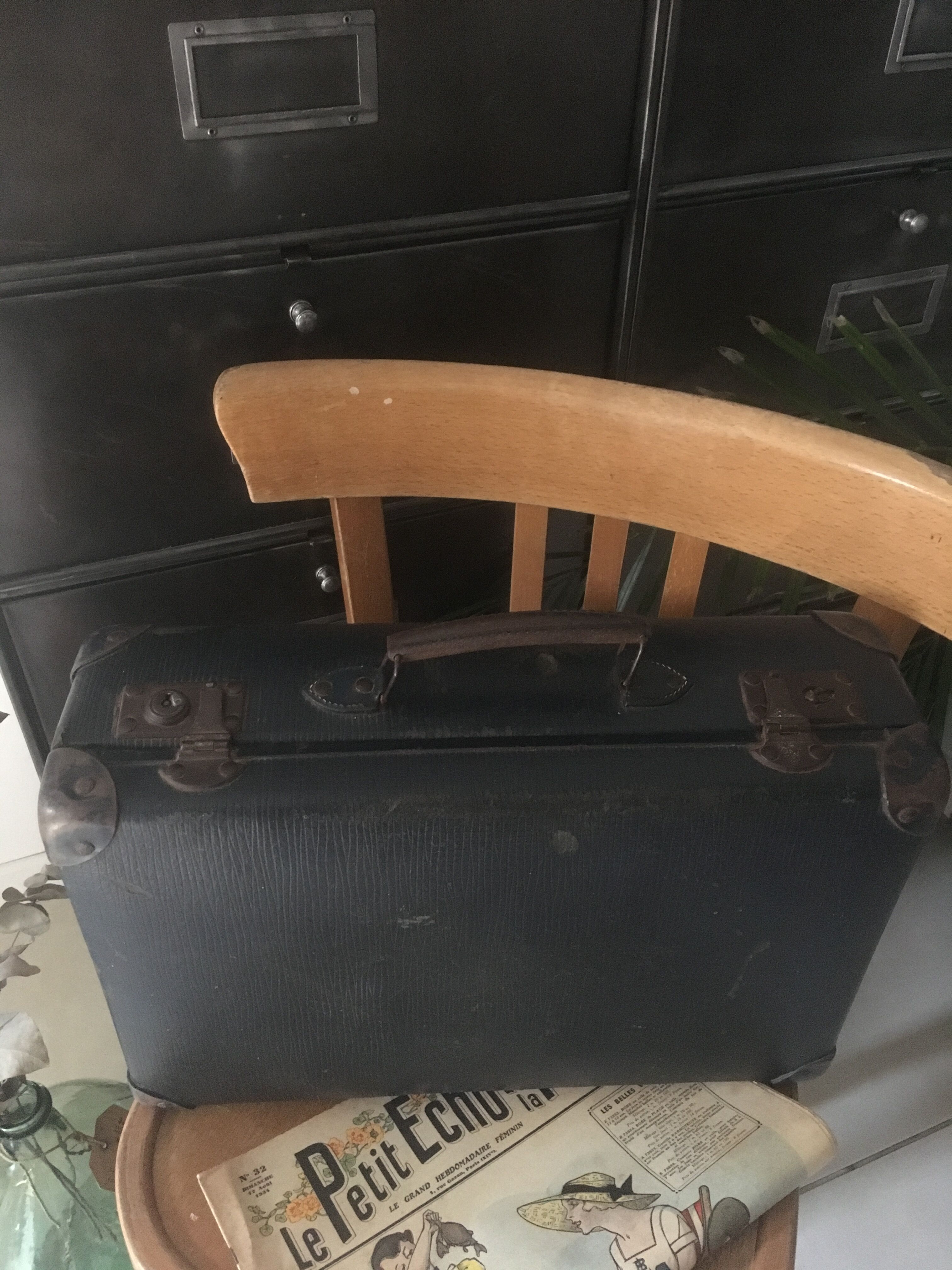 Suitcase reinforced cardboard