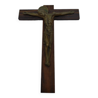 Crucifix mural en bronze, la crucifixion de Jésus, par Johannes Hartmann Sculpture moderniste.