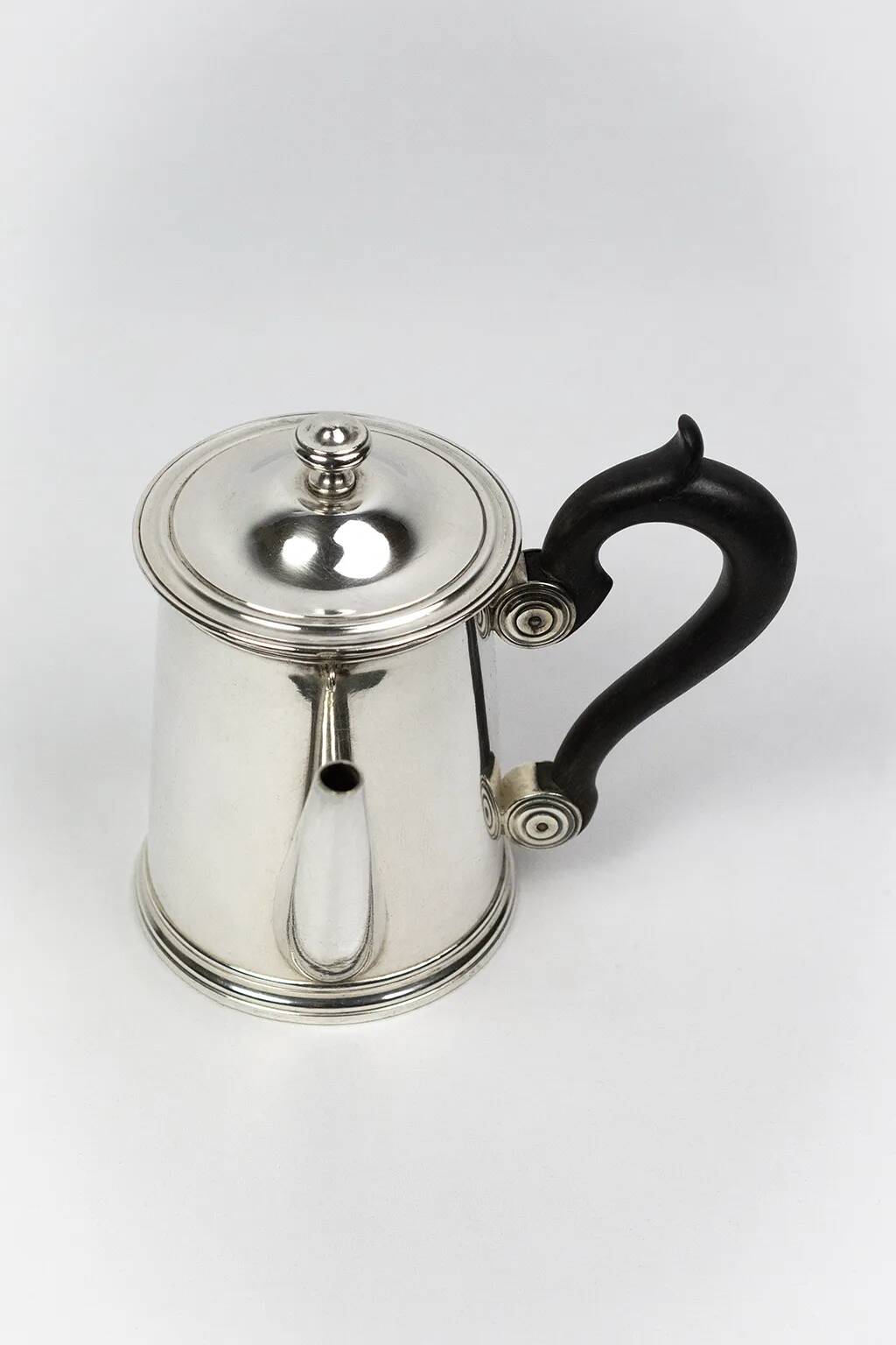 Christofle teapot in silver-plated metal, with a blackened wood handle — late 19th century, early 20th century.