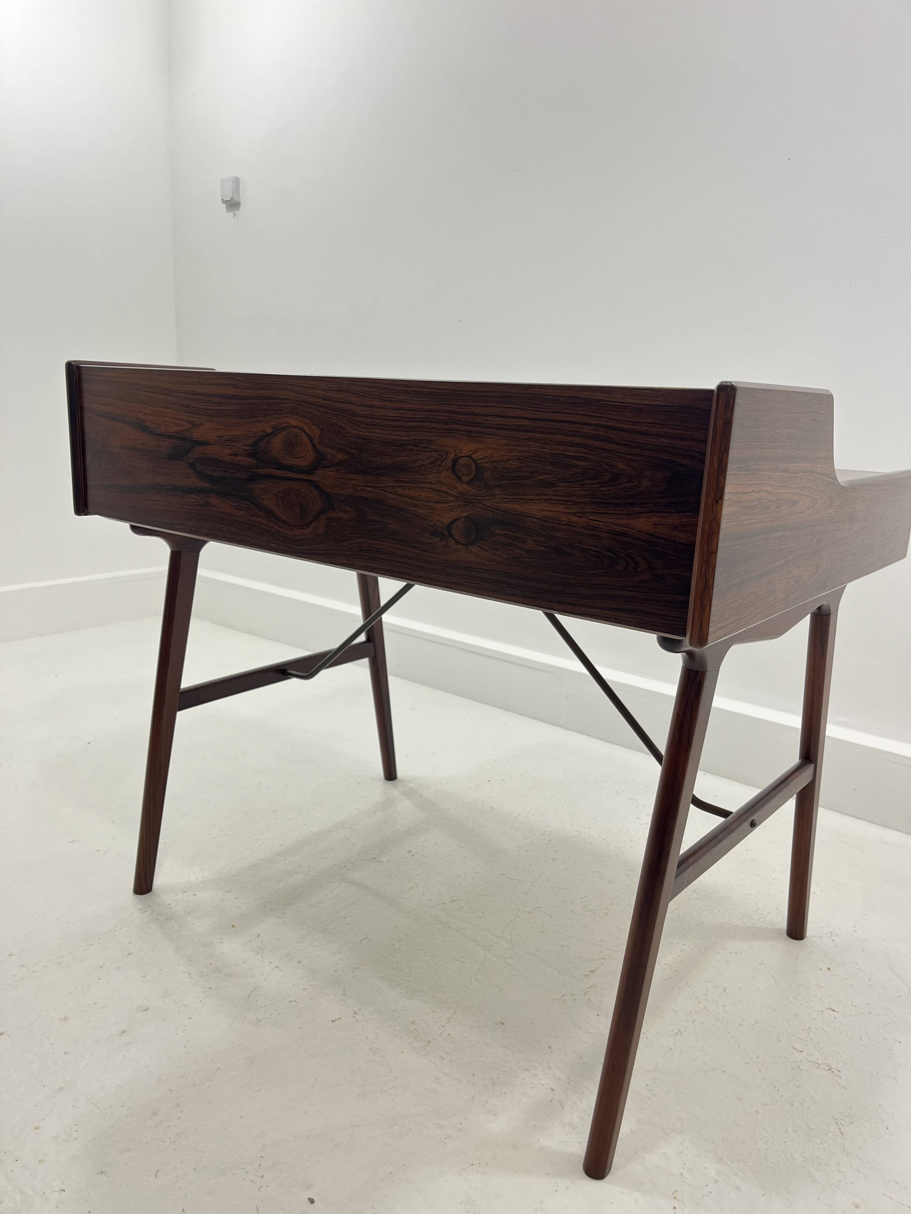 Bureau danois modèle 56 en palissandre par Arne Wahl Iversen pour Vinde Mobelfabrik