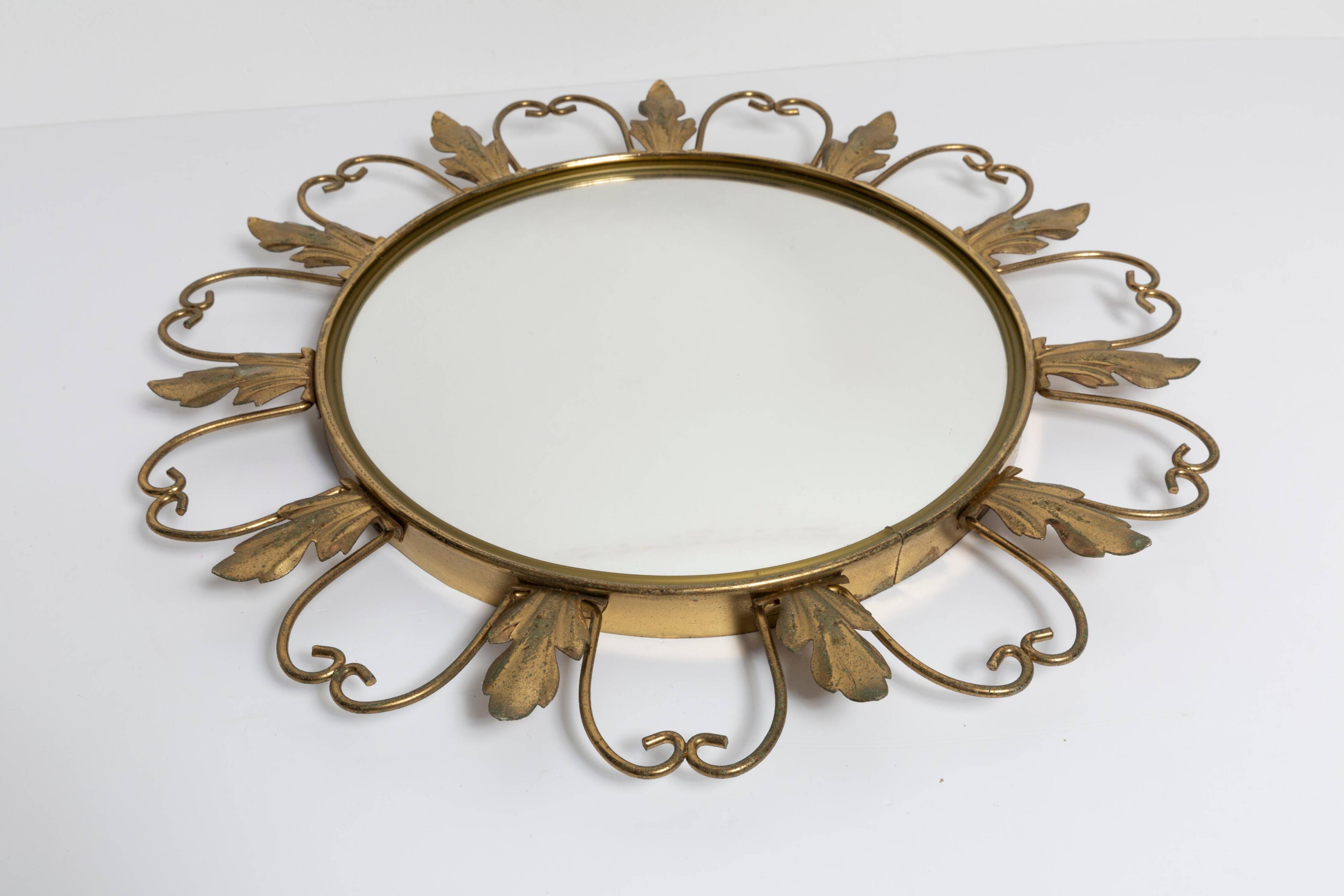 Miroir soleil doré milieu de siècle, métal et bois, Belgique, 1960