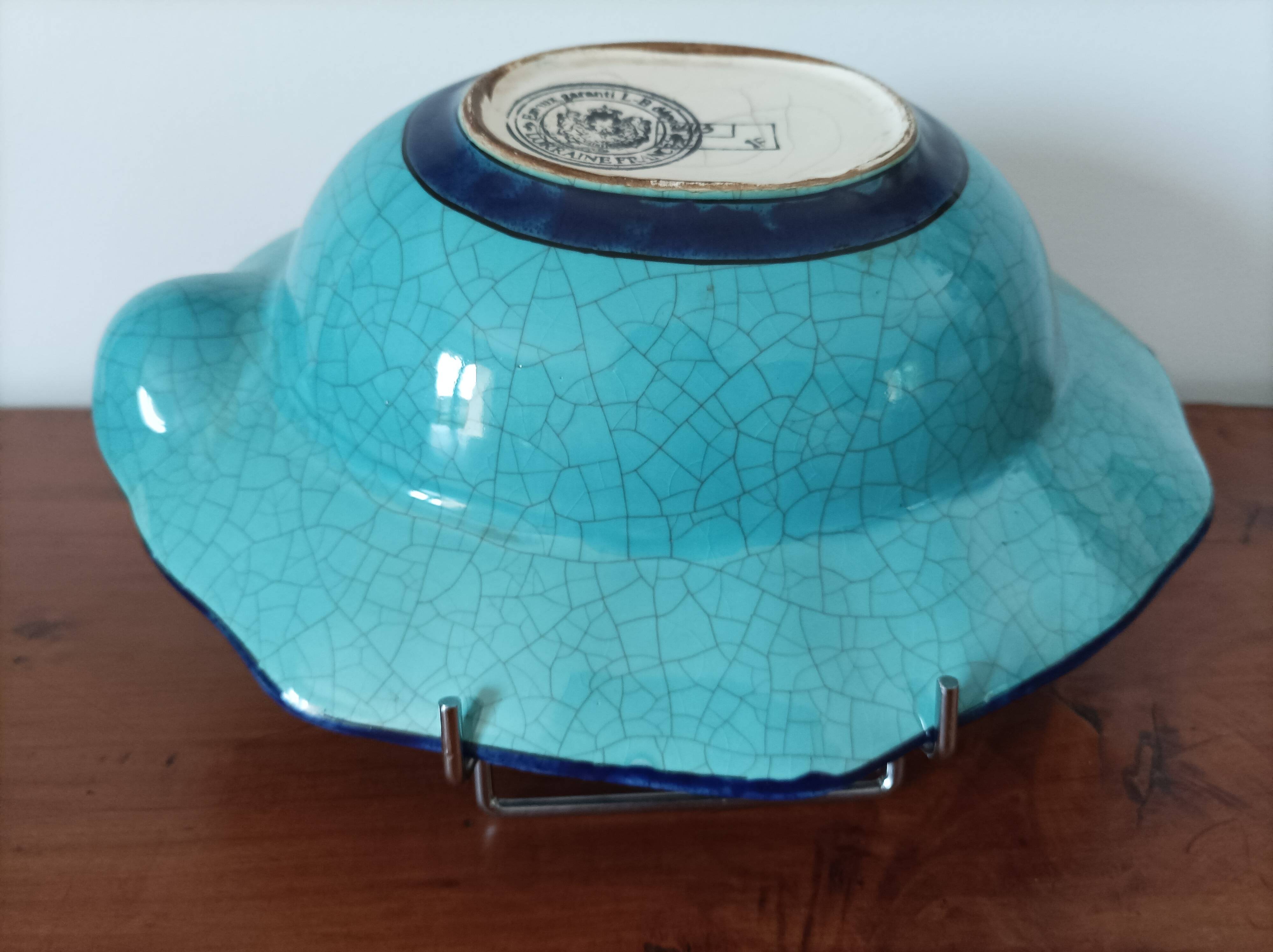 Large Art Nouveau beard plate – Faience from Lorraine – Guaranteed enamels L.B –