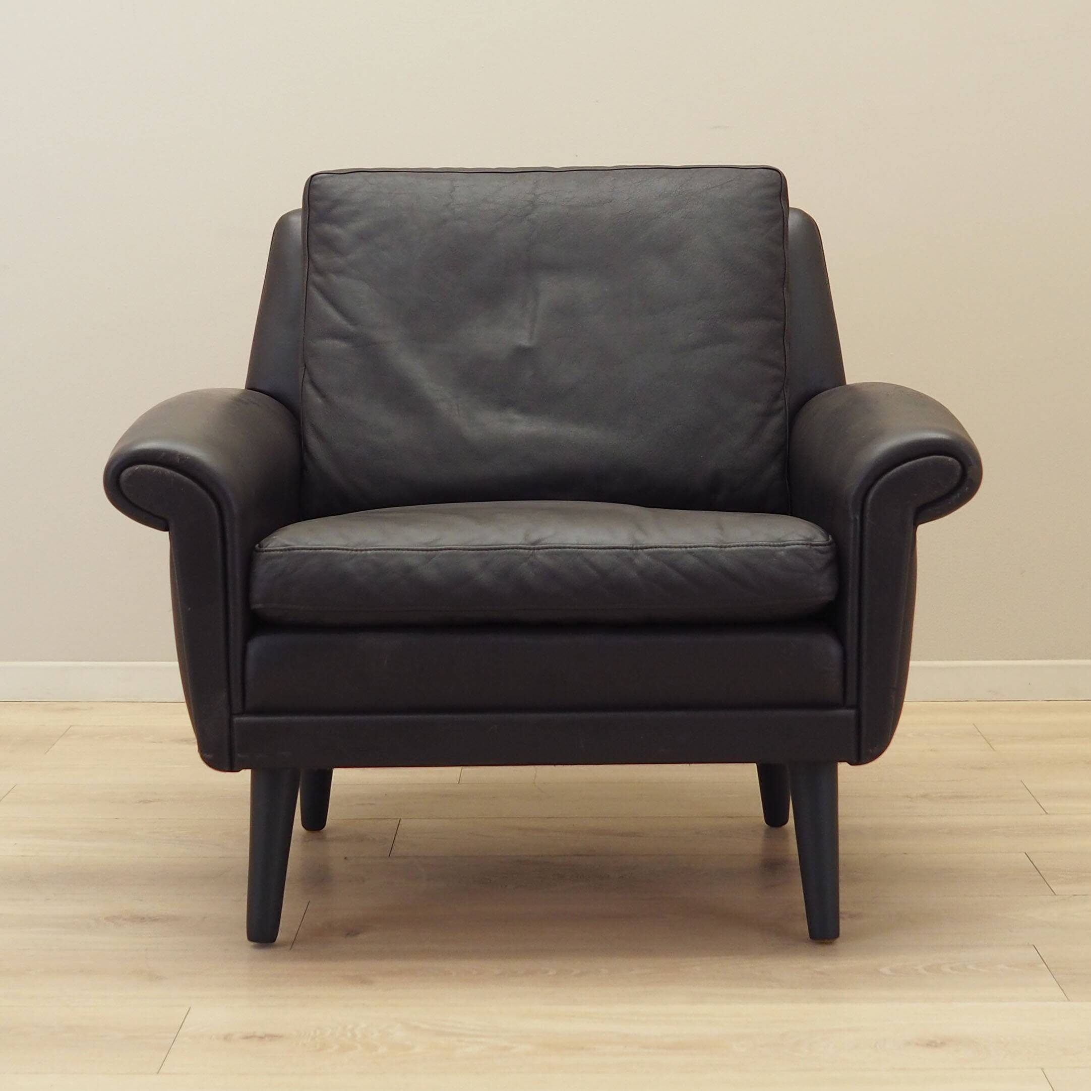 Fauteuil en cuir marron, design danois, années 1960, designer : Aage Christiansen.