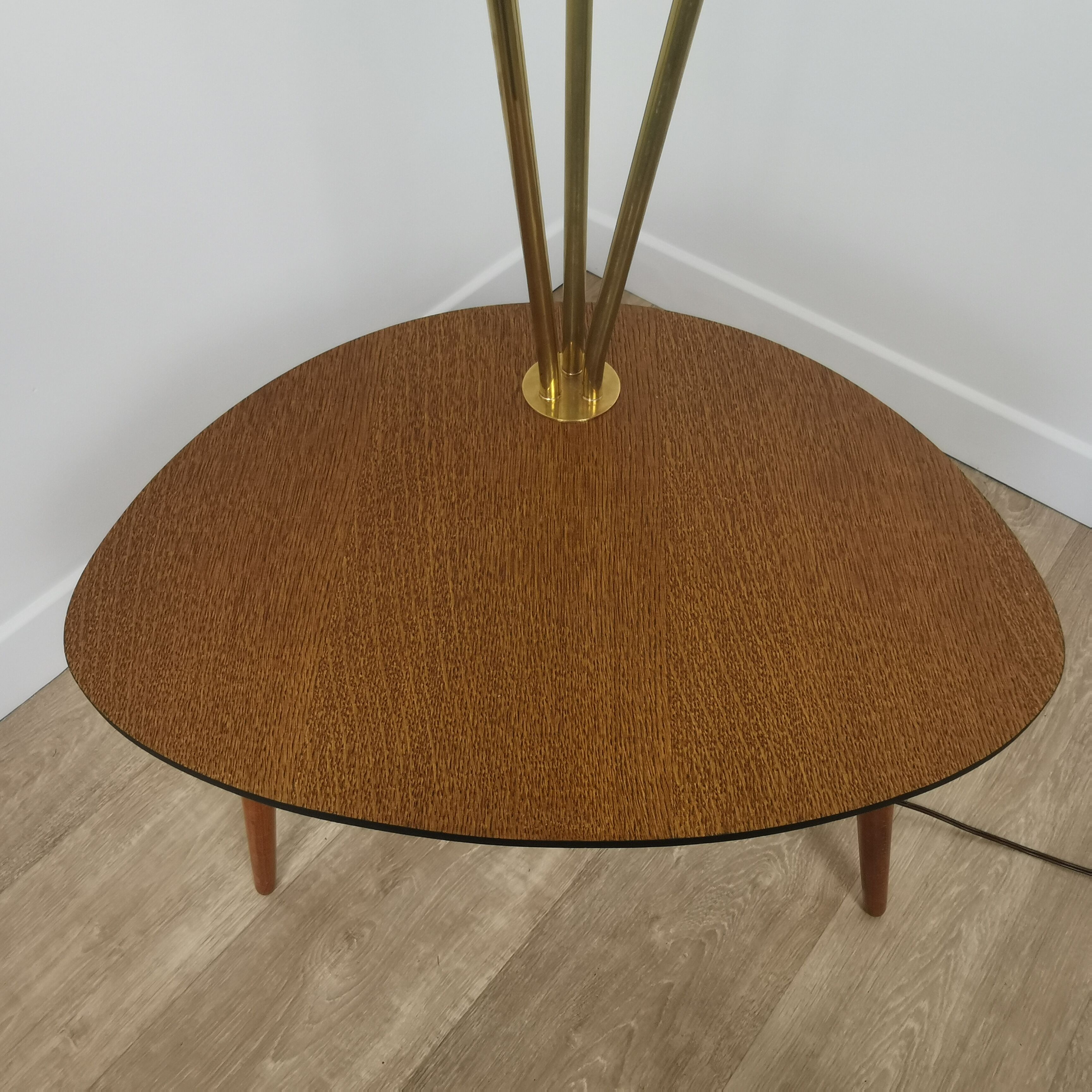 Lampadaire tripode avec tablette 60