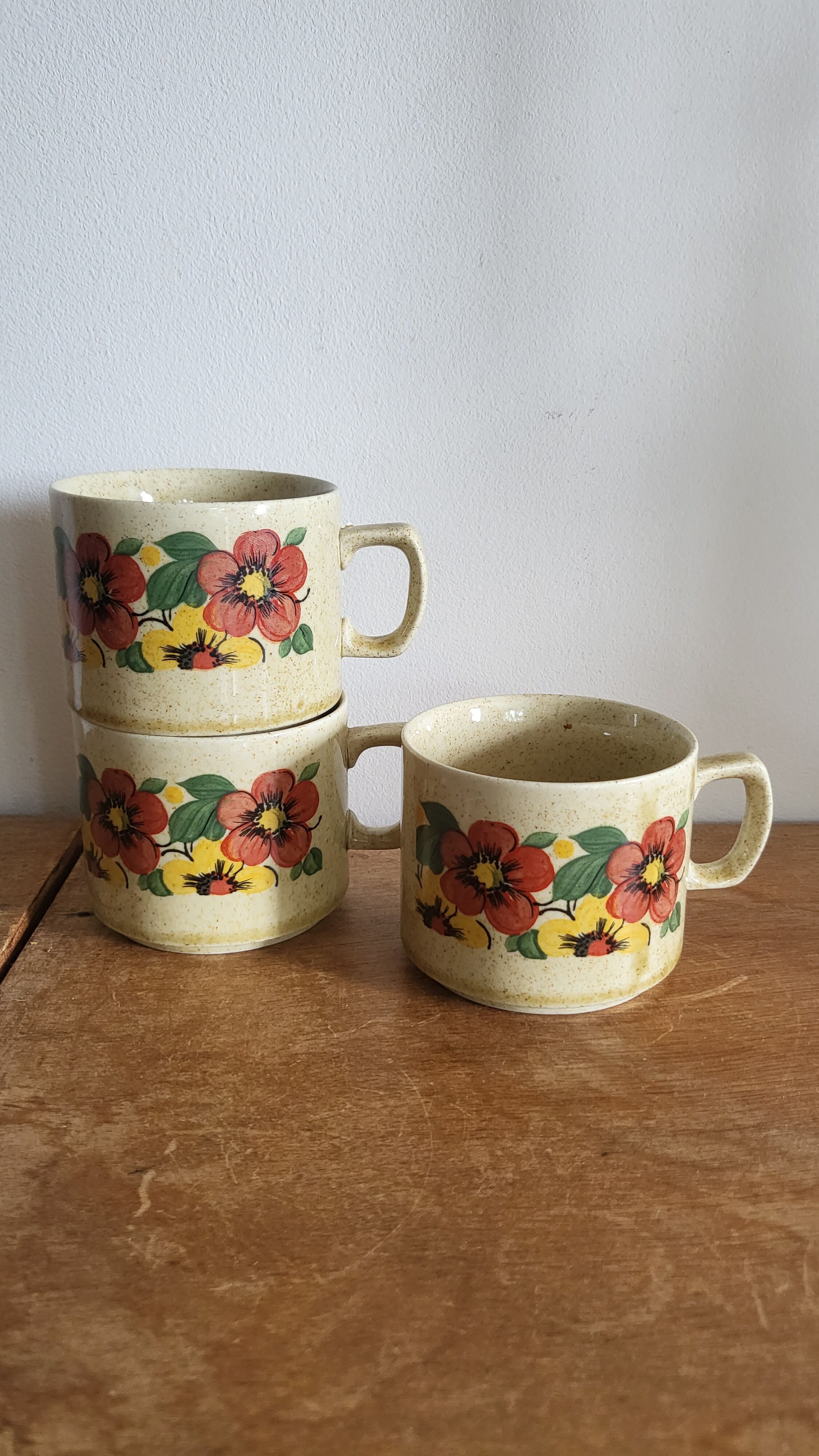 Lot 3 ceramic flower cups