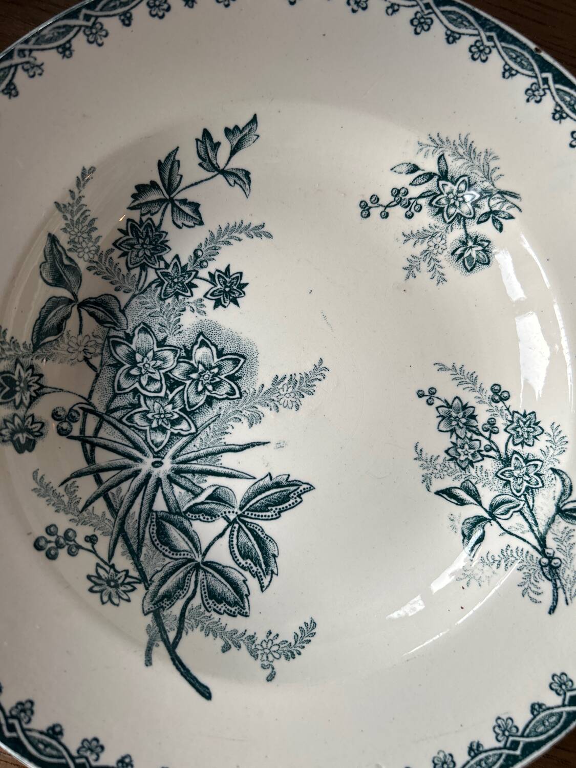 Assiettes en terre de fer Sarreguemines Margot