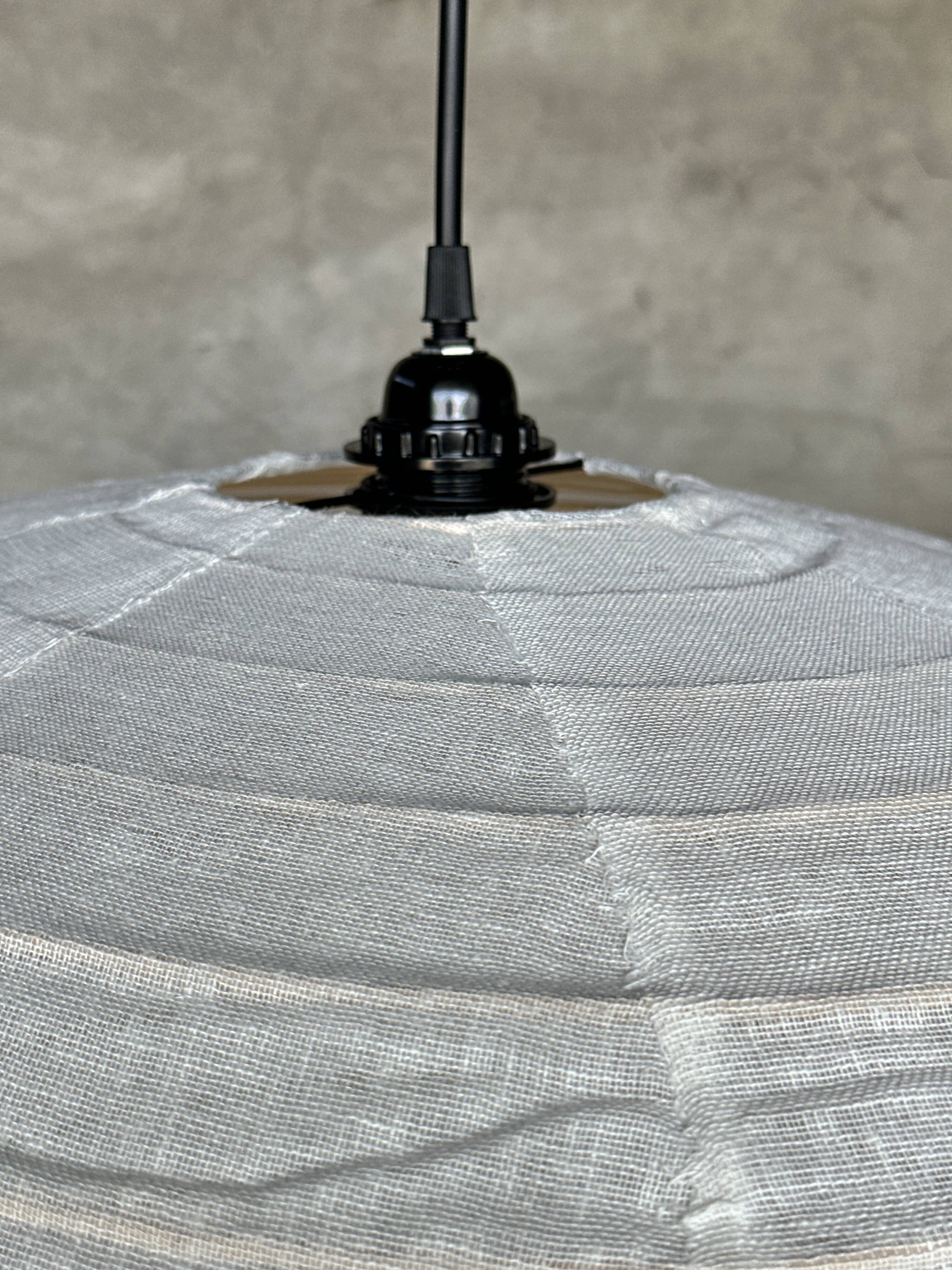 Moyenne suspension en rotin et lin naturel japonisante ronde aplatie (Labu) H35 D60