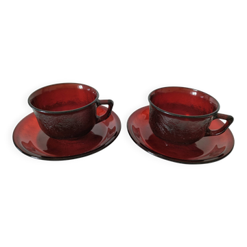 Duo de tasses et soucoupes Arcoroc Sierra rubis – années 70
