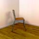 Chaise vintage de collectivité