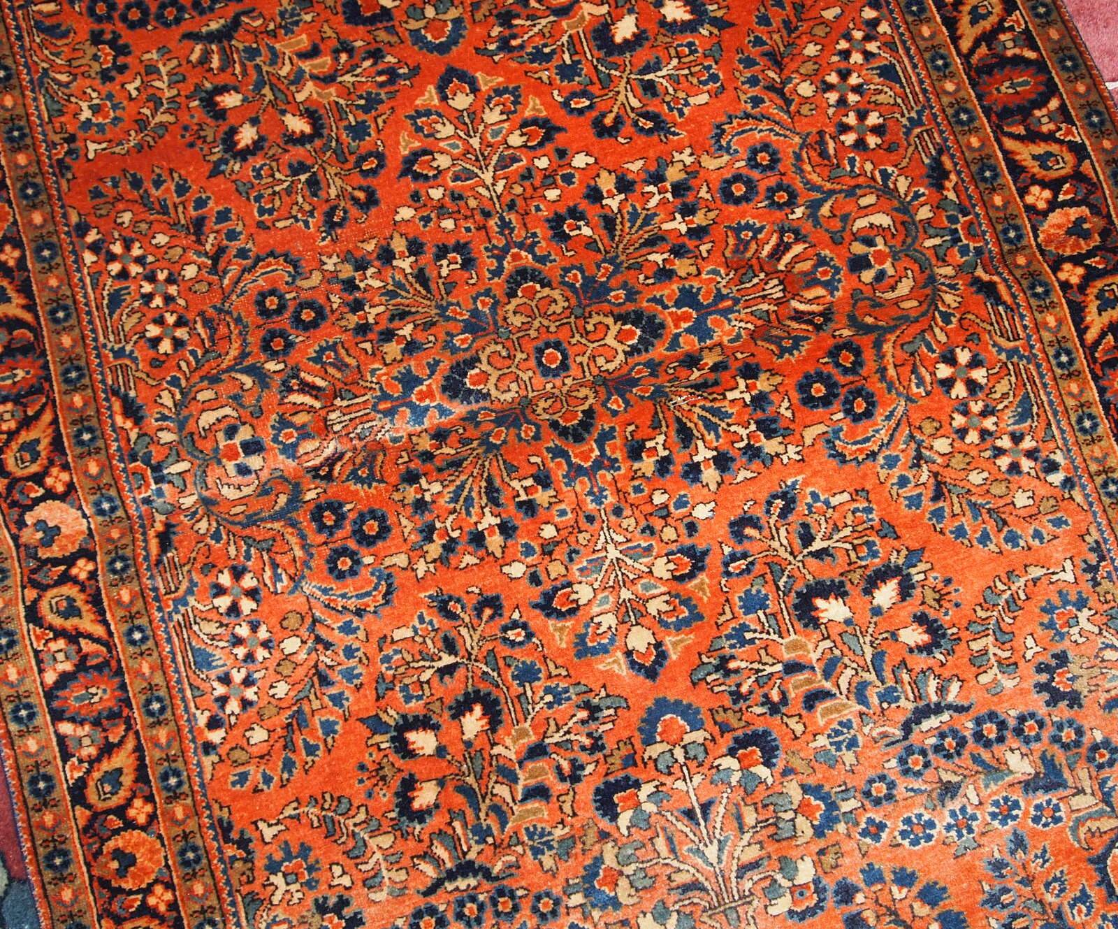 Handmade antique Persian Sarouk rug 3.3' x 5.4' (100cm x 164cm) 1920s - 1B695