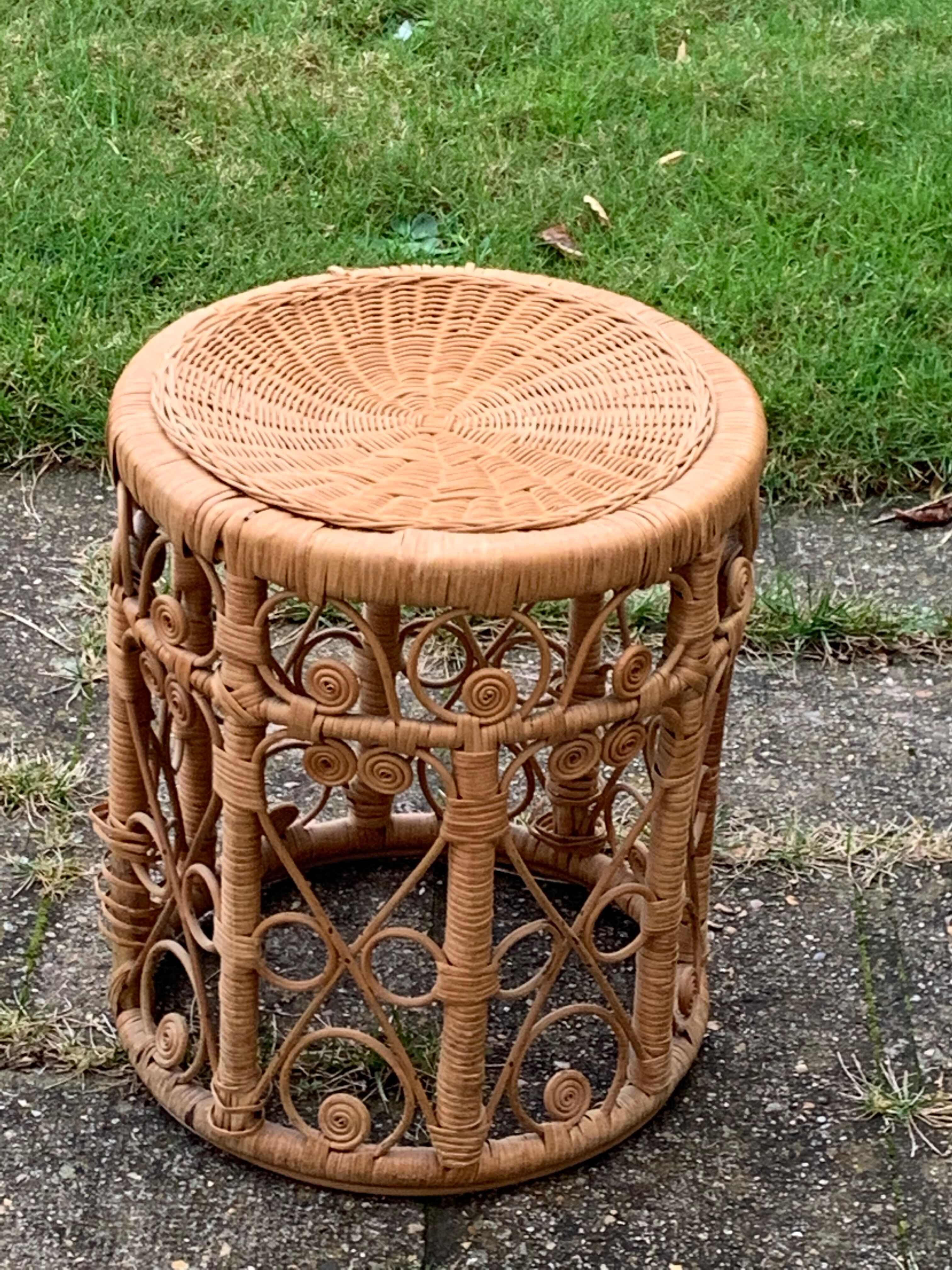 Side table in wicker rattan