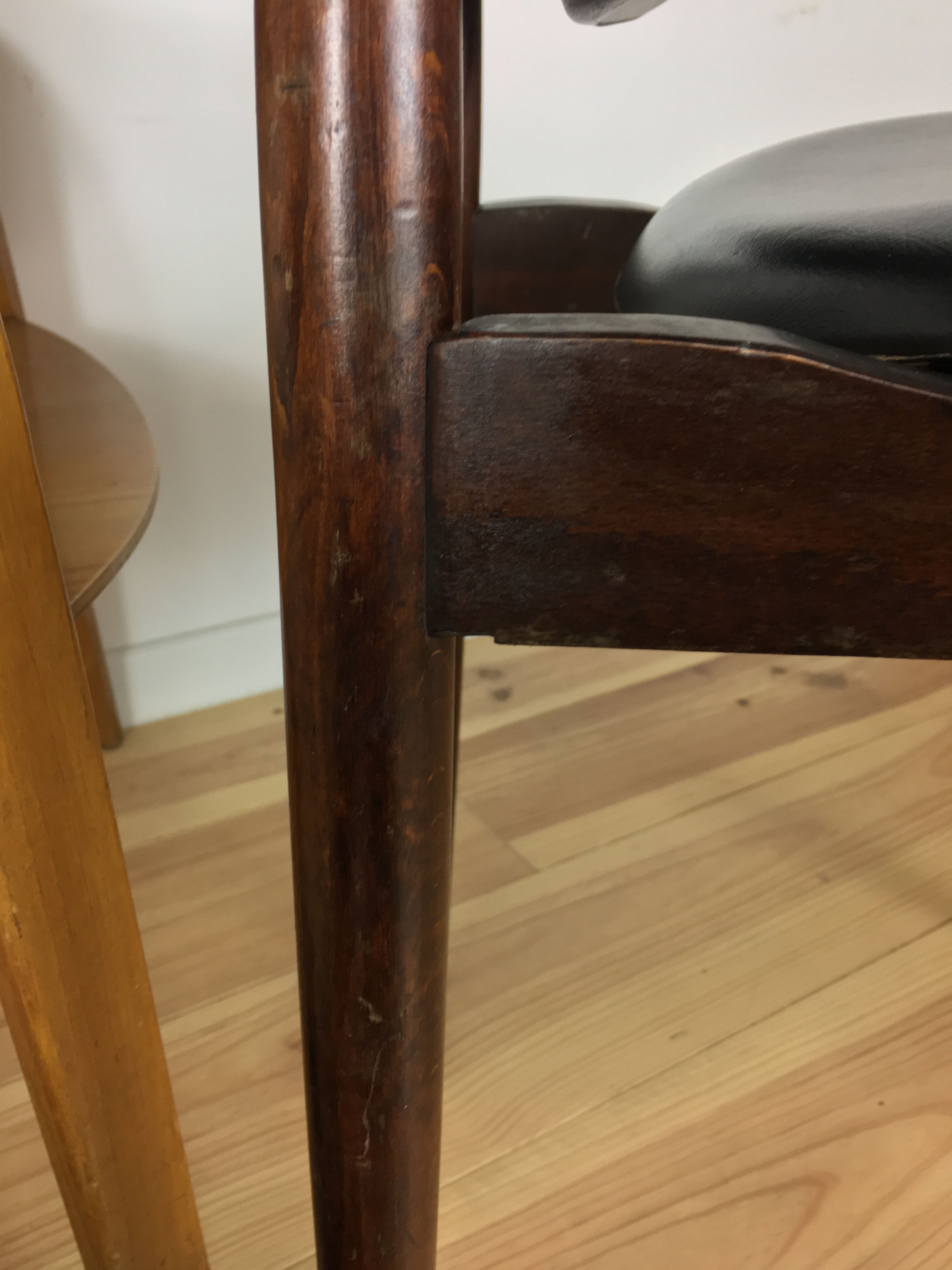 Pegasus chair by Baumann, black