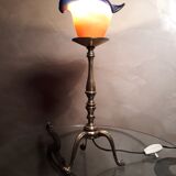 Lampe tripode bronze doré, tulipe pate de verre orange et bleu