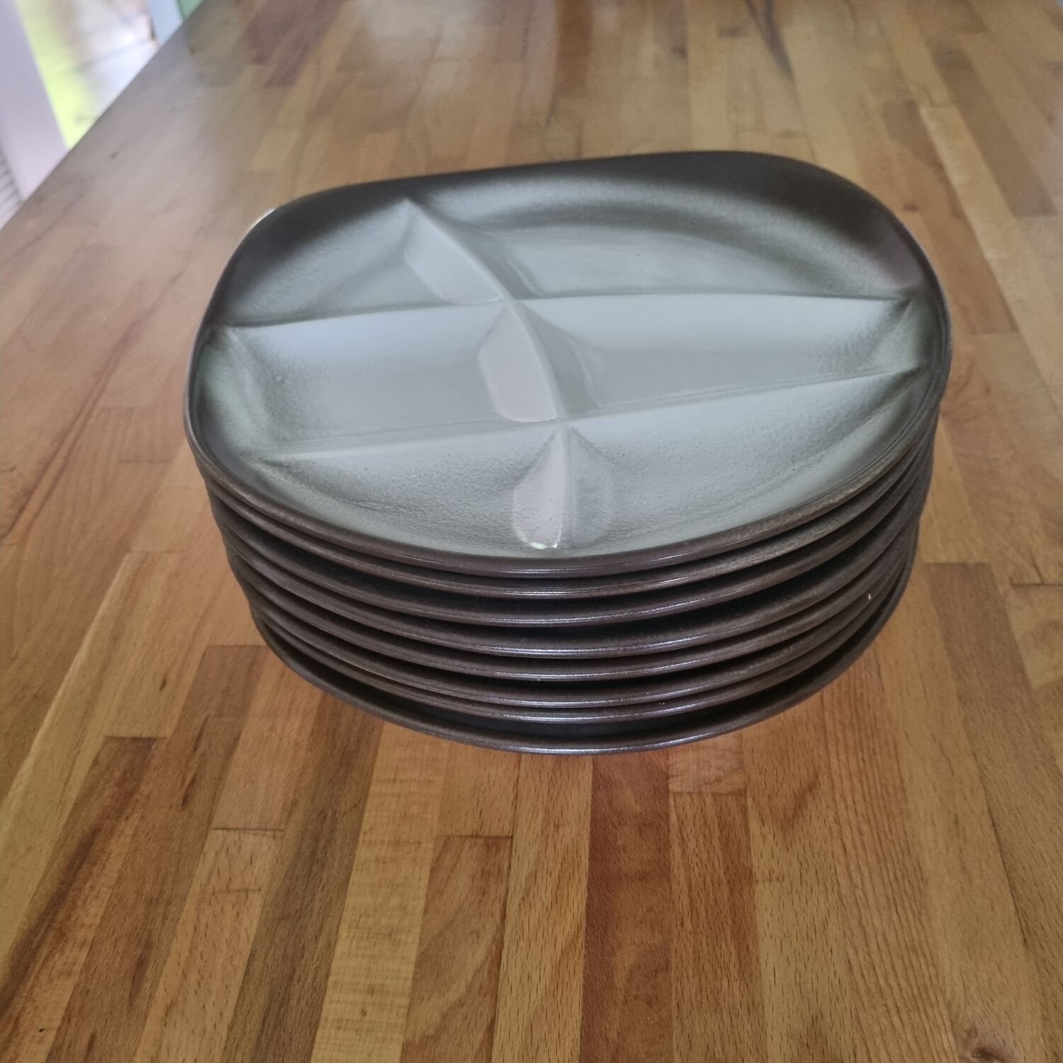 Stoneware fondue plate