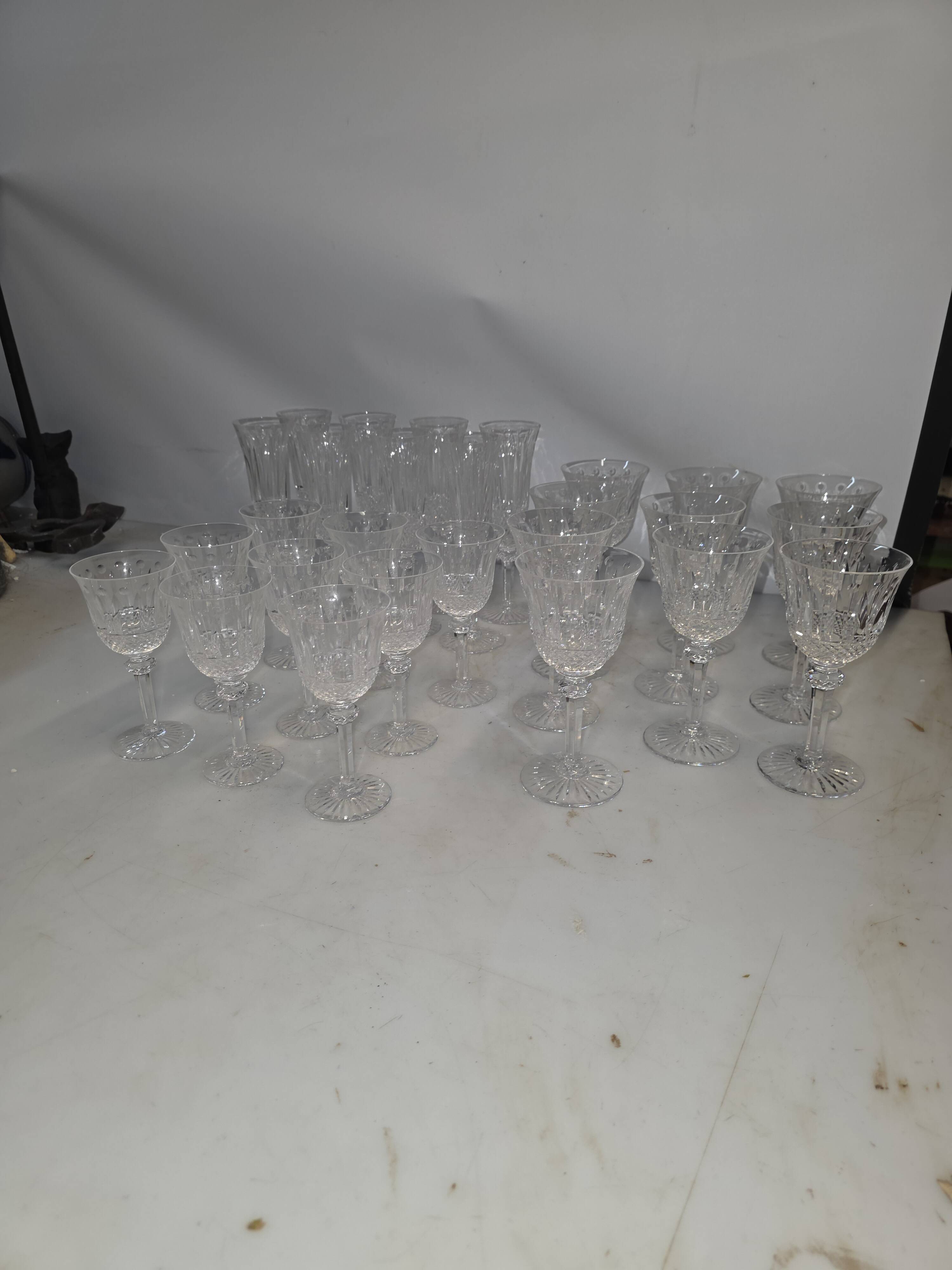 Service de 27 verres en cristal de Saint-Louis — Modèle Trianon