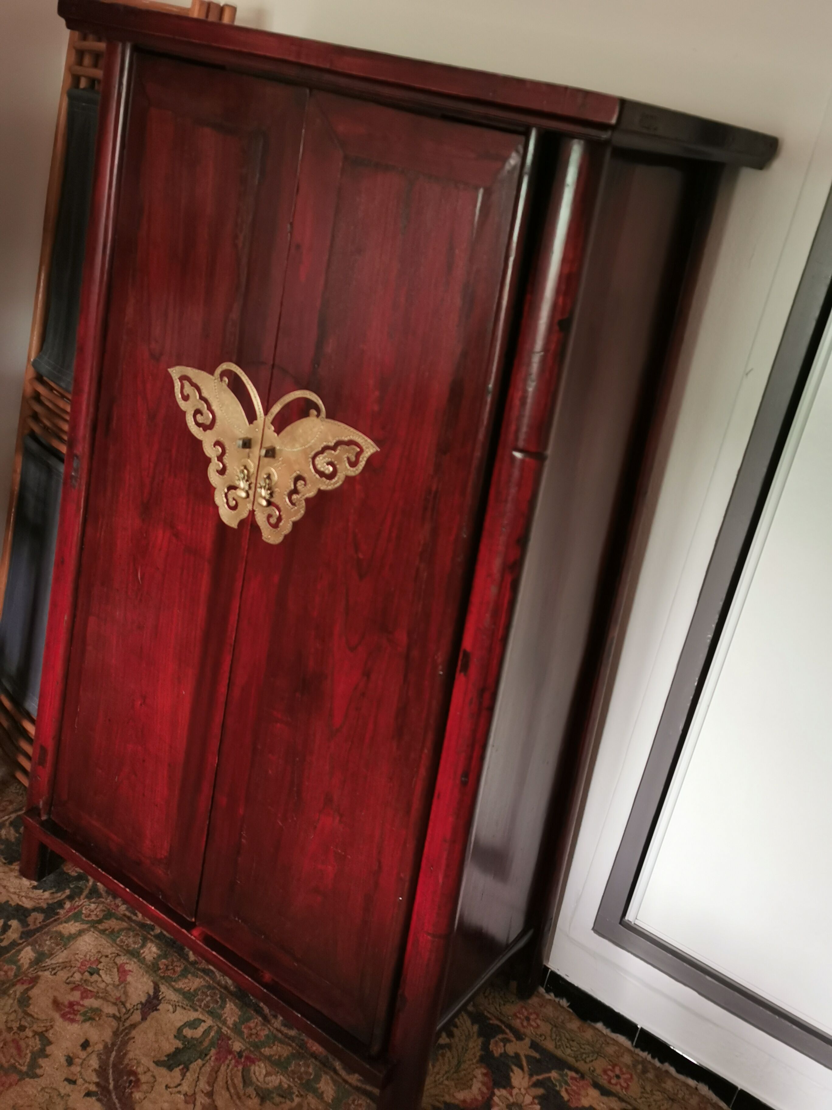 Shanxi's Chinese elm cabinet