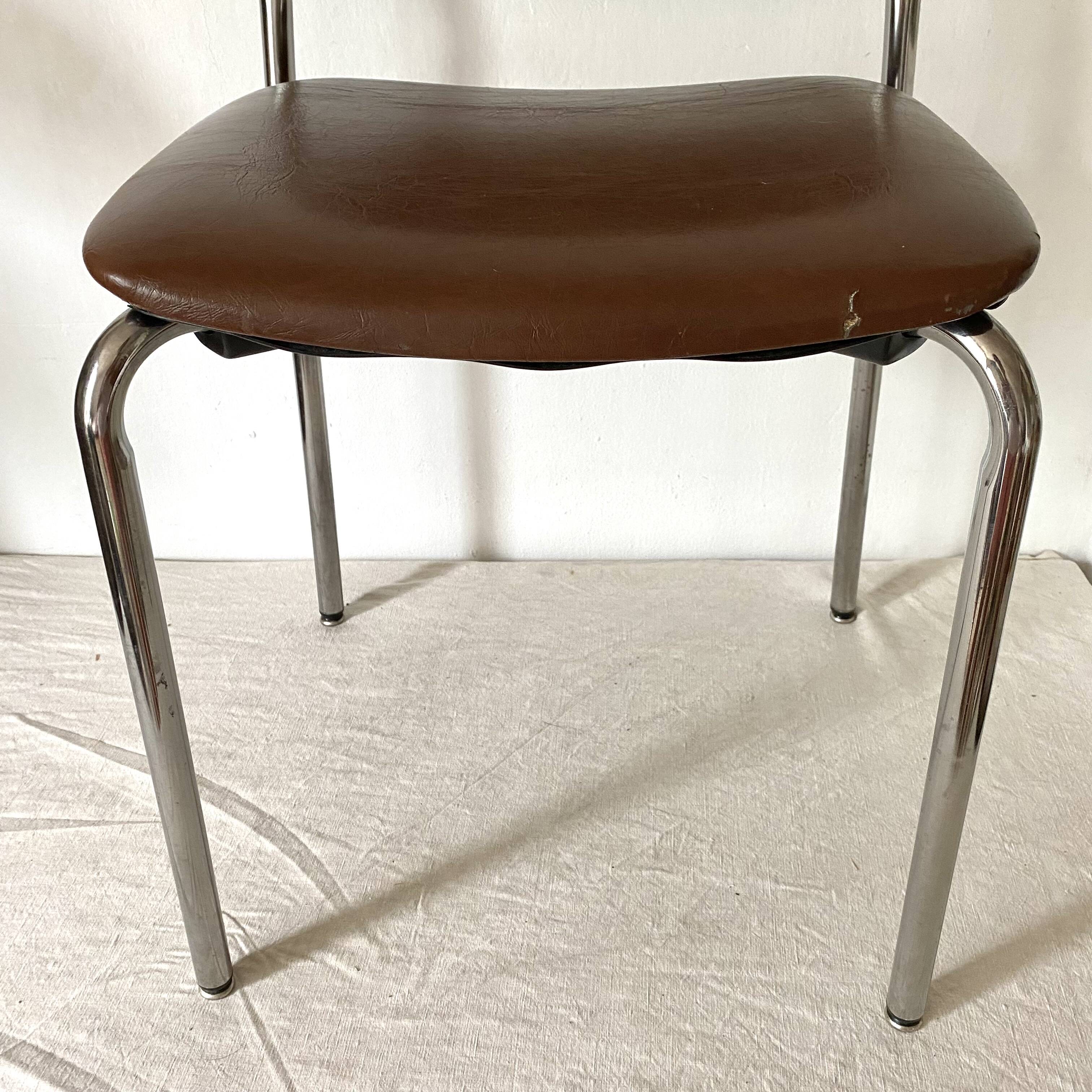 Chaise vintage en chrome et skaï
