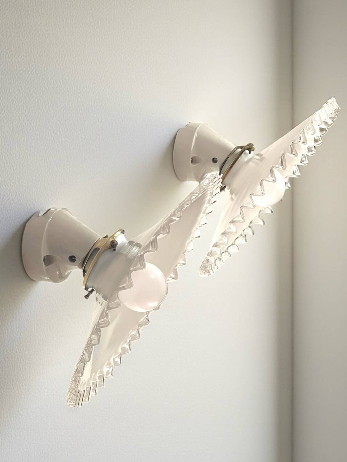 Pair of bistro wall sconces in scalloped opaline glass and Art Deco porcelain