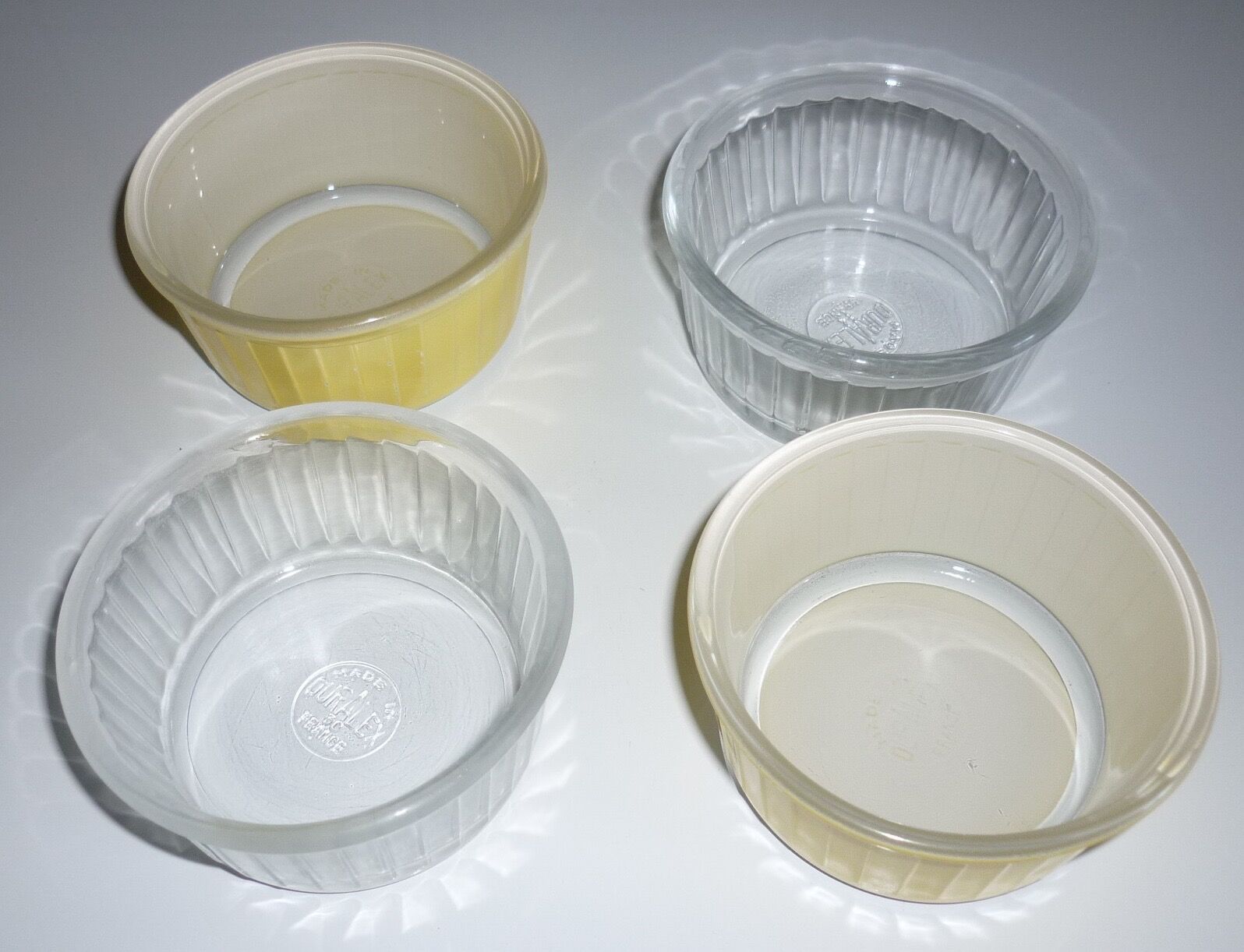 Lot of 4 glass ramekins 2 transparent and 2 yellow