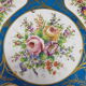 Plat porcelaine beau décor fleuri marque apocryphes de  Sèvres BS