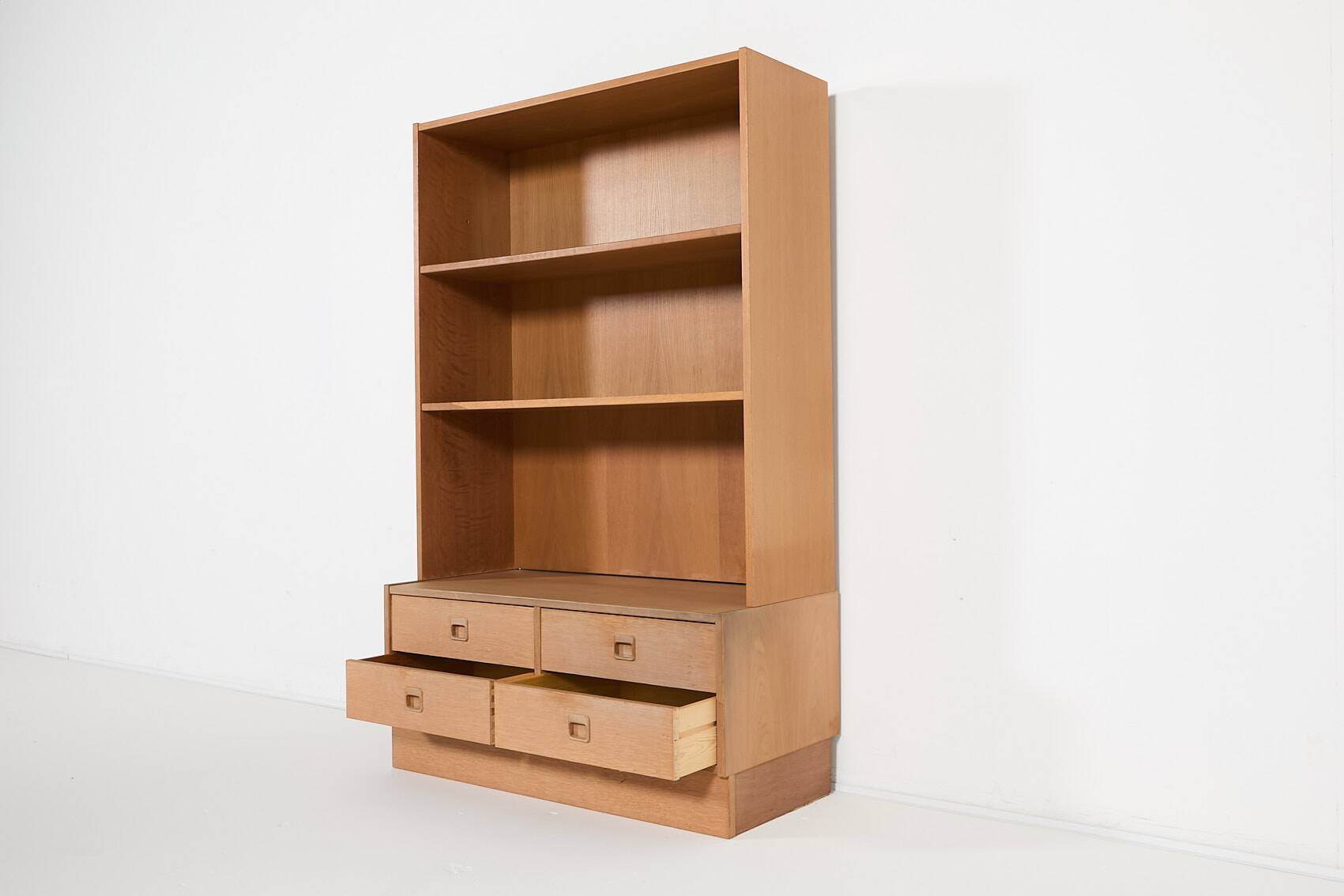 Bibliothèque-armoire danoise moderne des années 1970 par Poul Hundevad