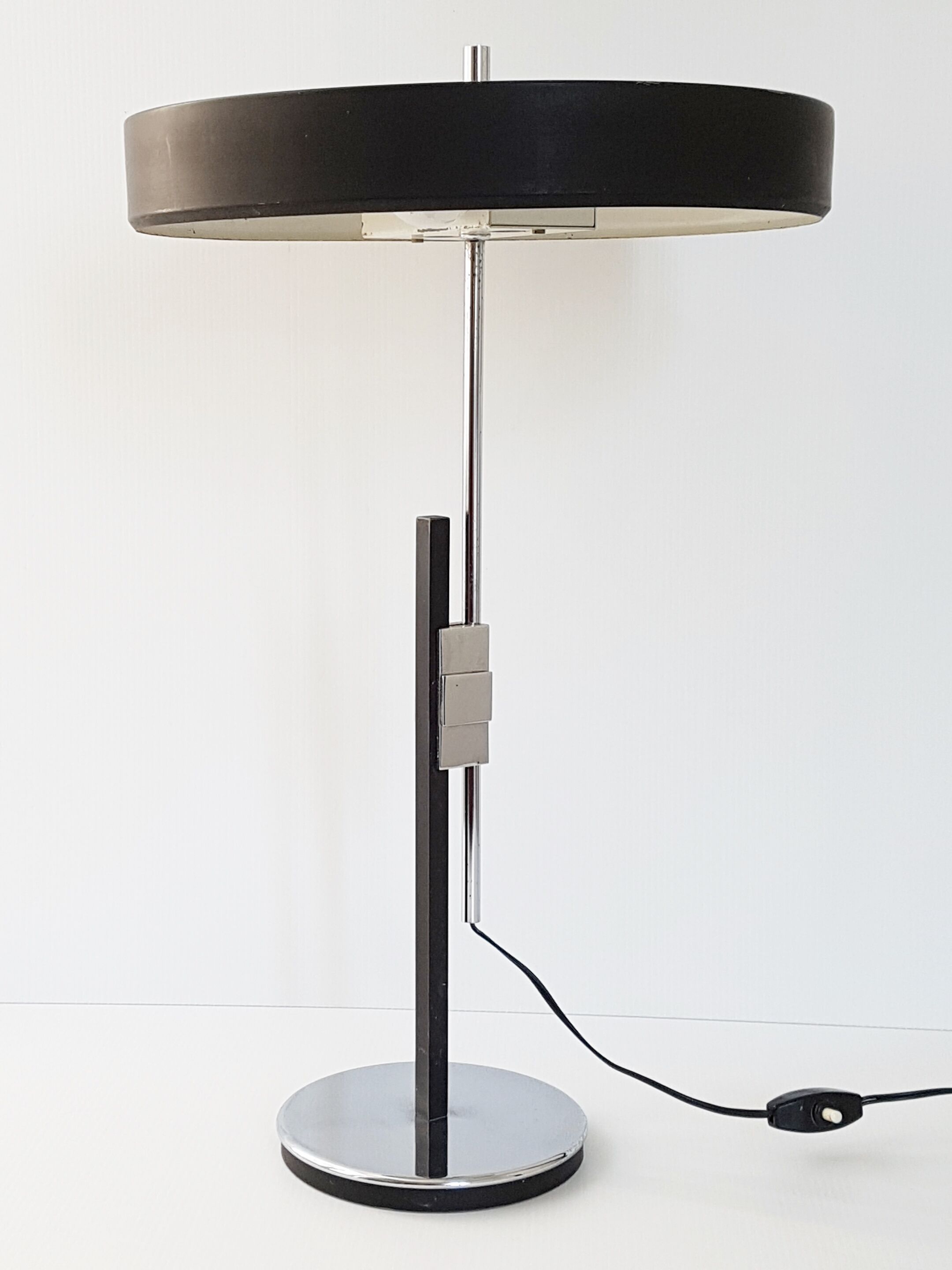 Adjustable height 1960 vintage lamp