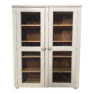 Country-style glazed dresser