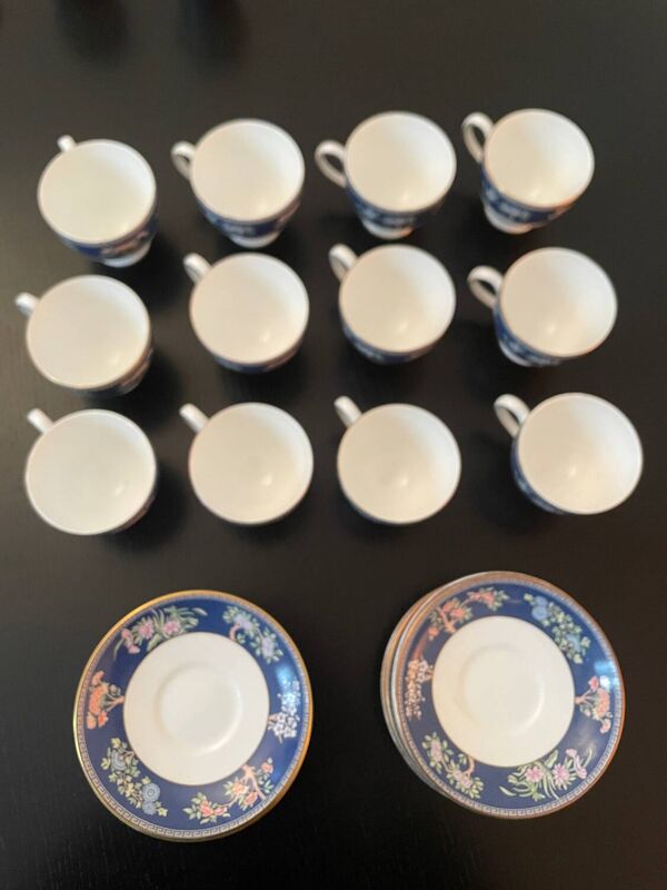 Set de tasses à café/soucoupes/sucrier/pot de lait/theiere