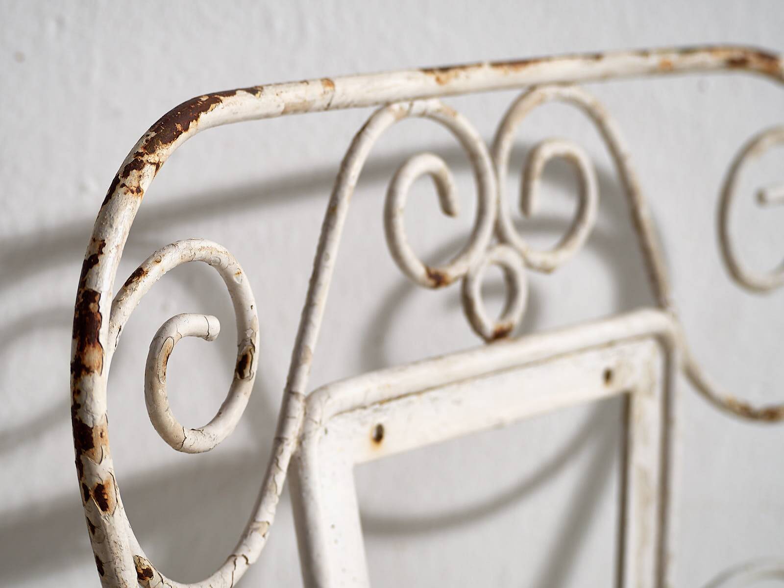 Antique white outdoor chairs (circa 1920). Set of 4 pieces