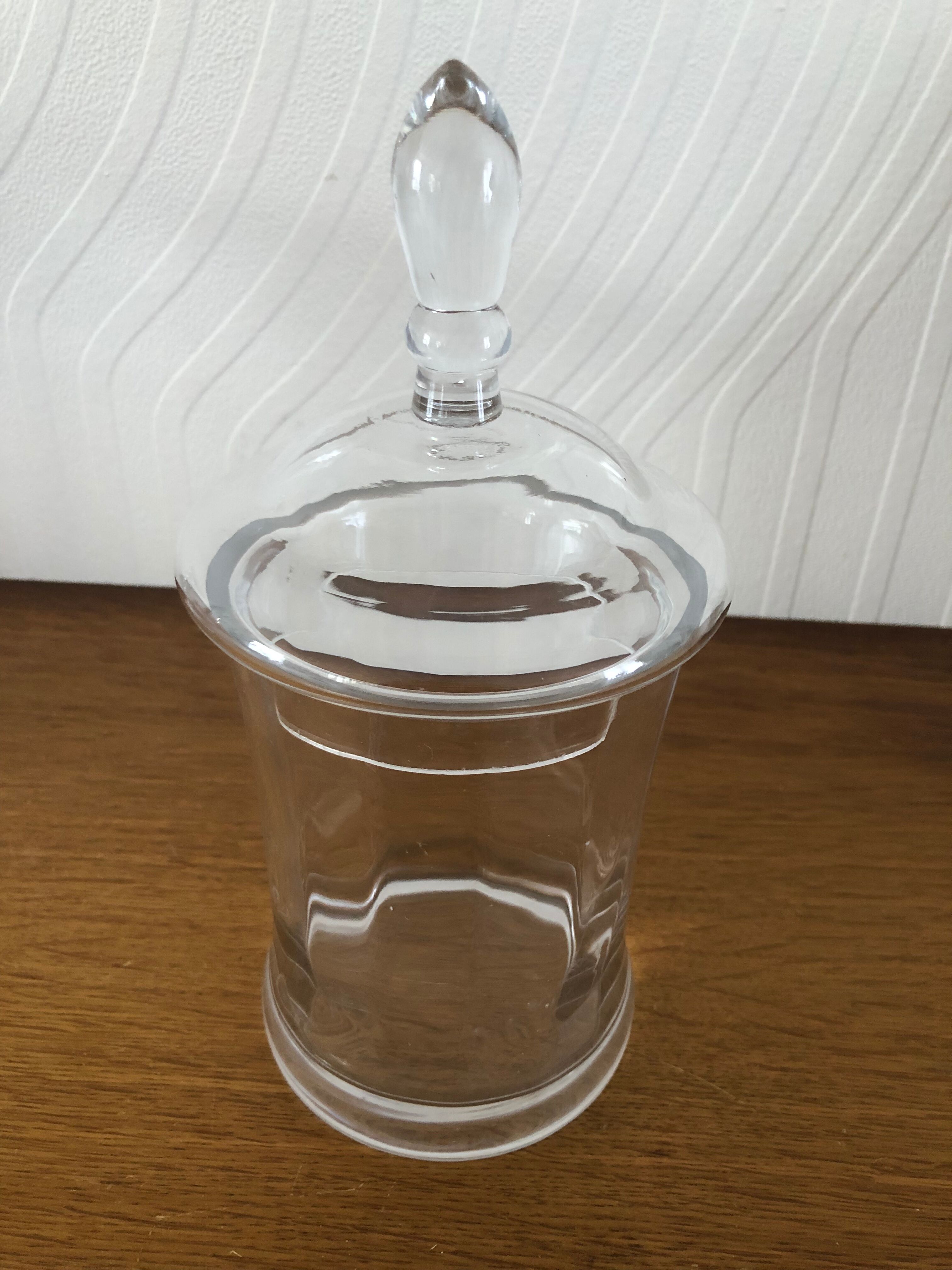Bonbonnière with its glass lid
