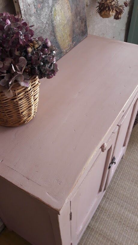 Pink parisian buffet