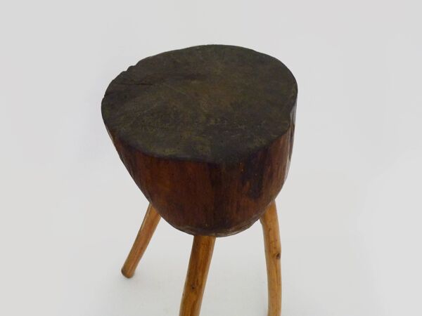 Ancien Billot de boucher tripode en chêne, sellette, tabouret. Années 5O