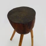 Ancien Billot de boucher tripode en chêne, sellette, tabouret. Années 5O