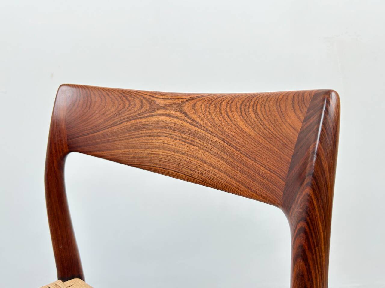 Ensemble de 2 chaises modèle 77 en palissandre et corde à papier par Niels O. Møller