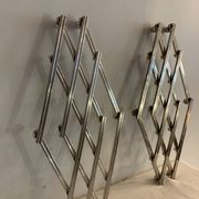Paire de dessous de plat anciens extensibles métal argenté 1940