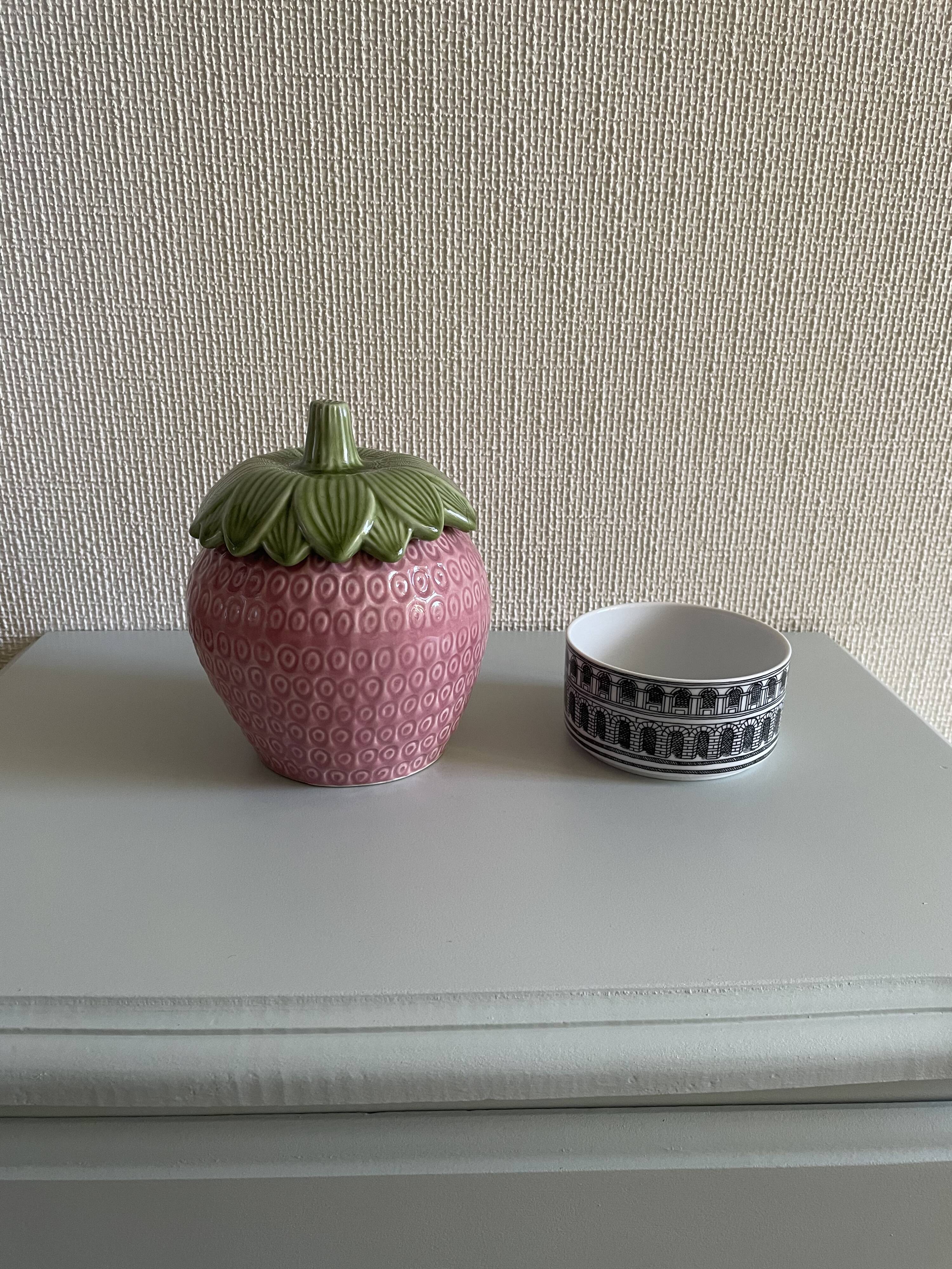 Pot céramique en forme de fraise