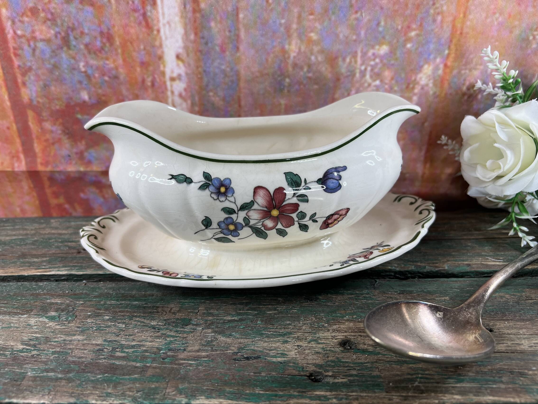 Villeroy Boch sauce boat with its frame