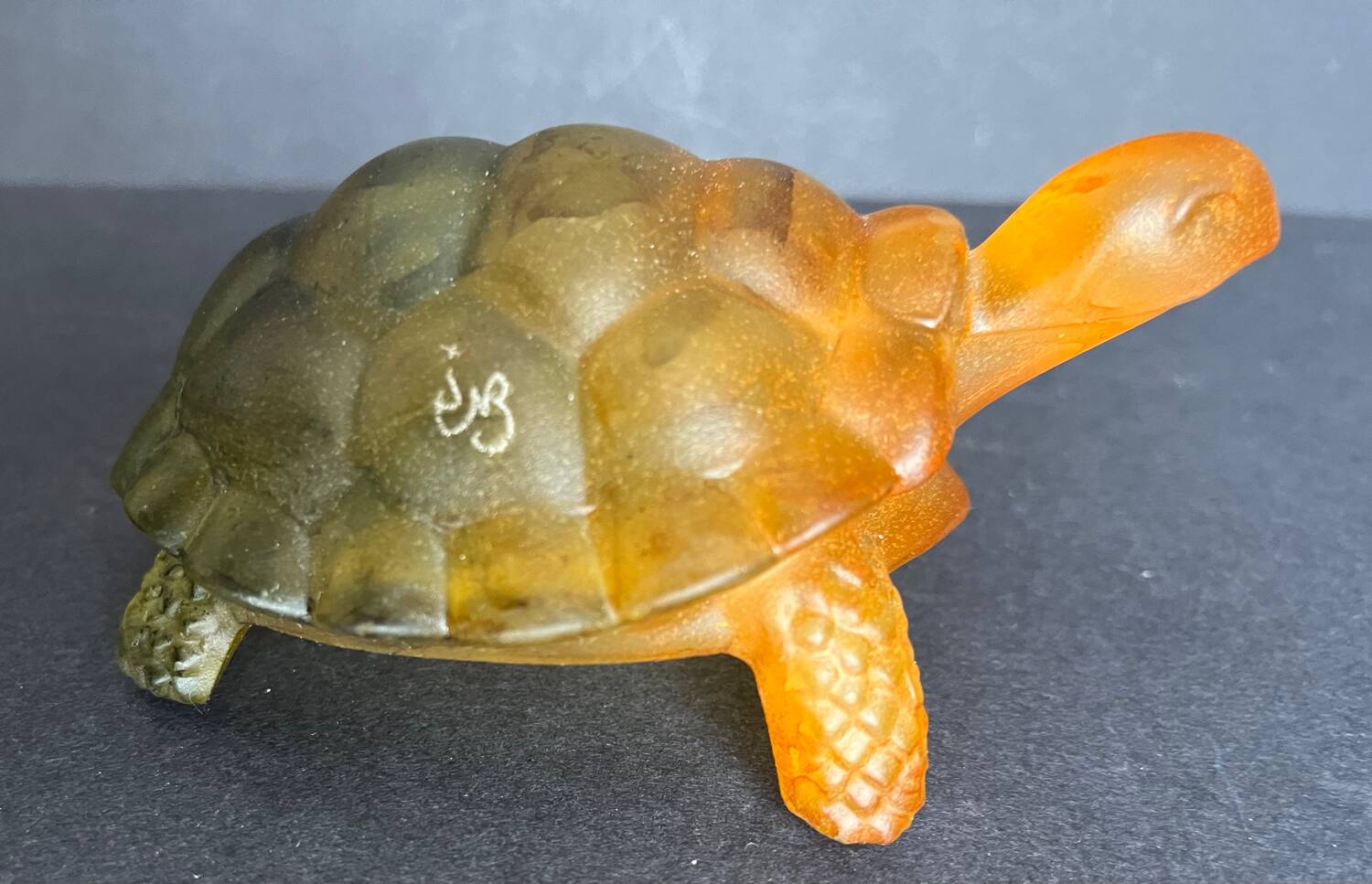 Zoomorphic glass paperweight