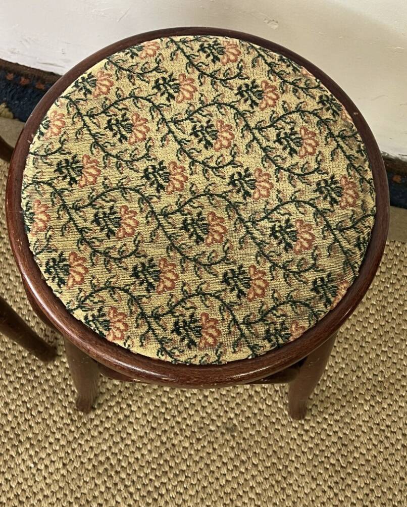 Paire de tabourets bas en bois courbé style "Thonet" vintage