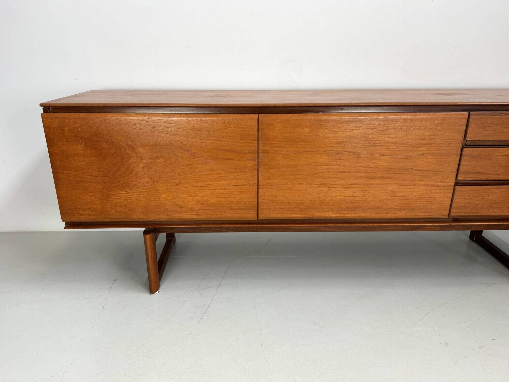 Vintage sideboard White an Newton