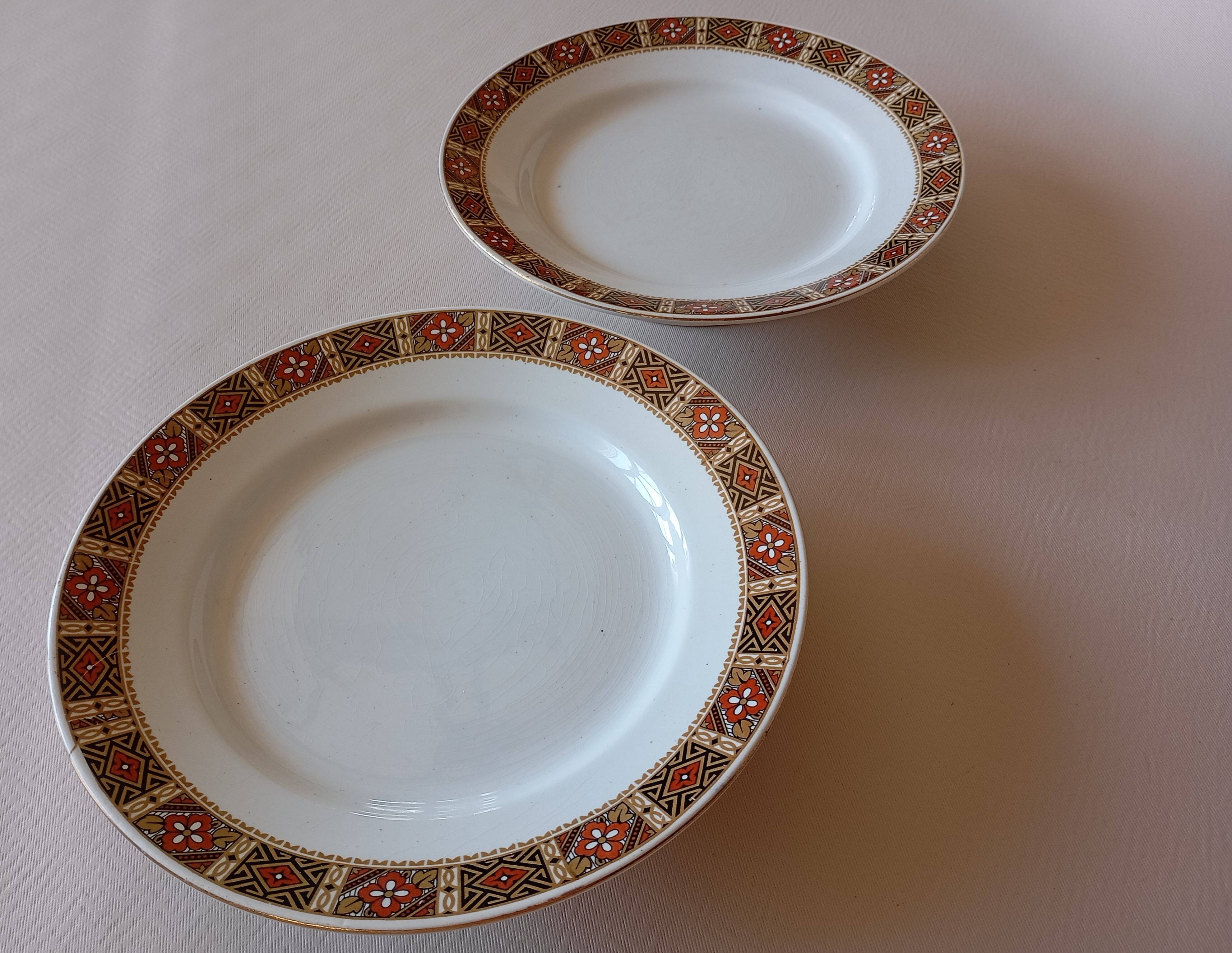 Pair of KG Lunéville "Vittefleur" pedestal dishes, early 20th century