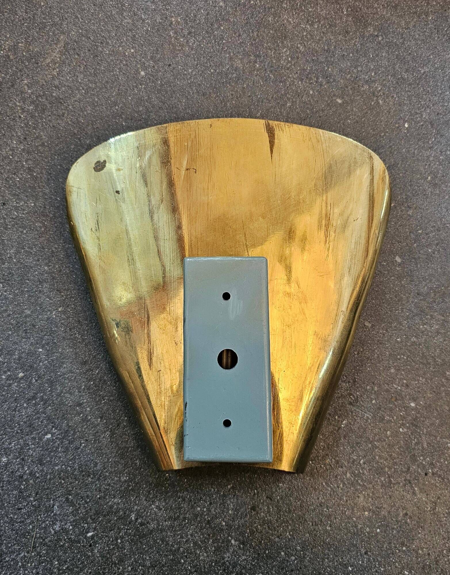 Pair of brass wall lights in Mid Century Modern style attributed to Stilnovo.