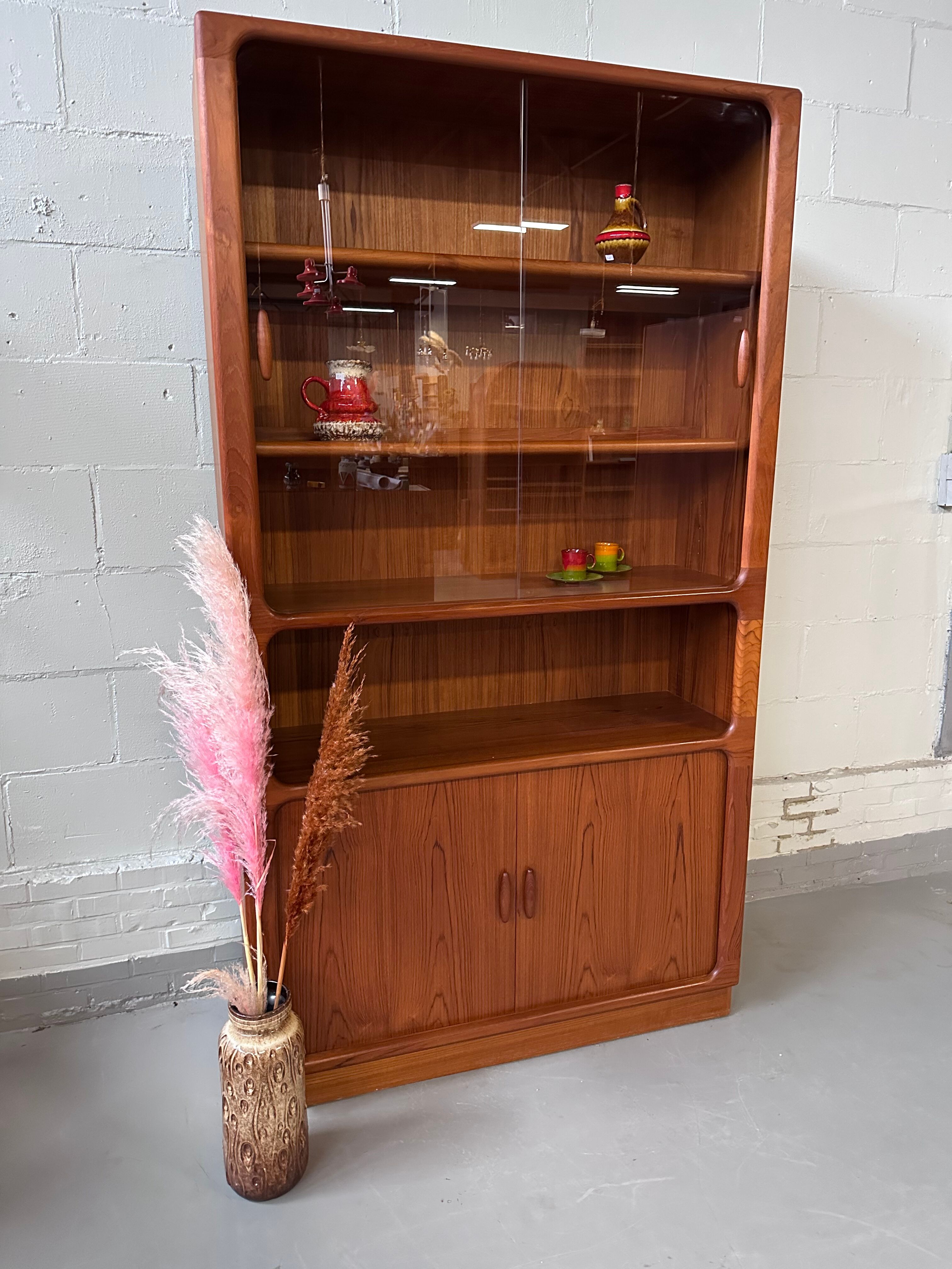 Dyrlund teak highboard closet